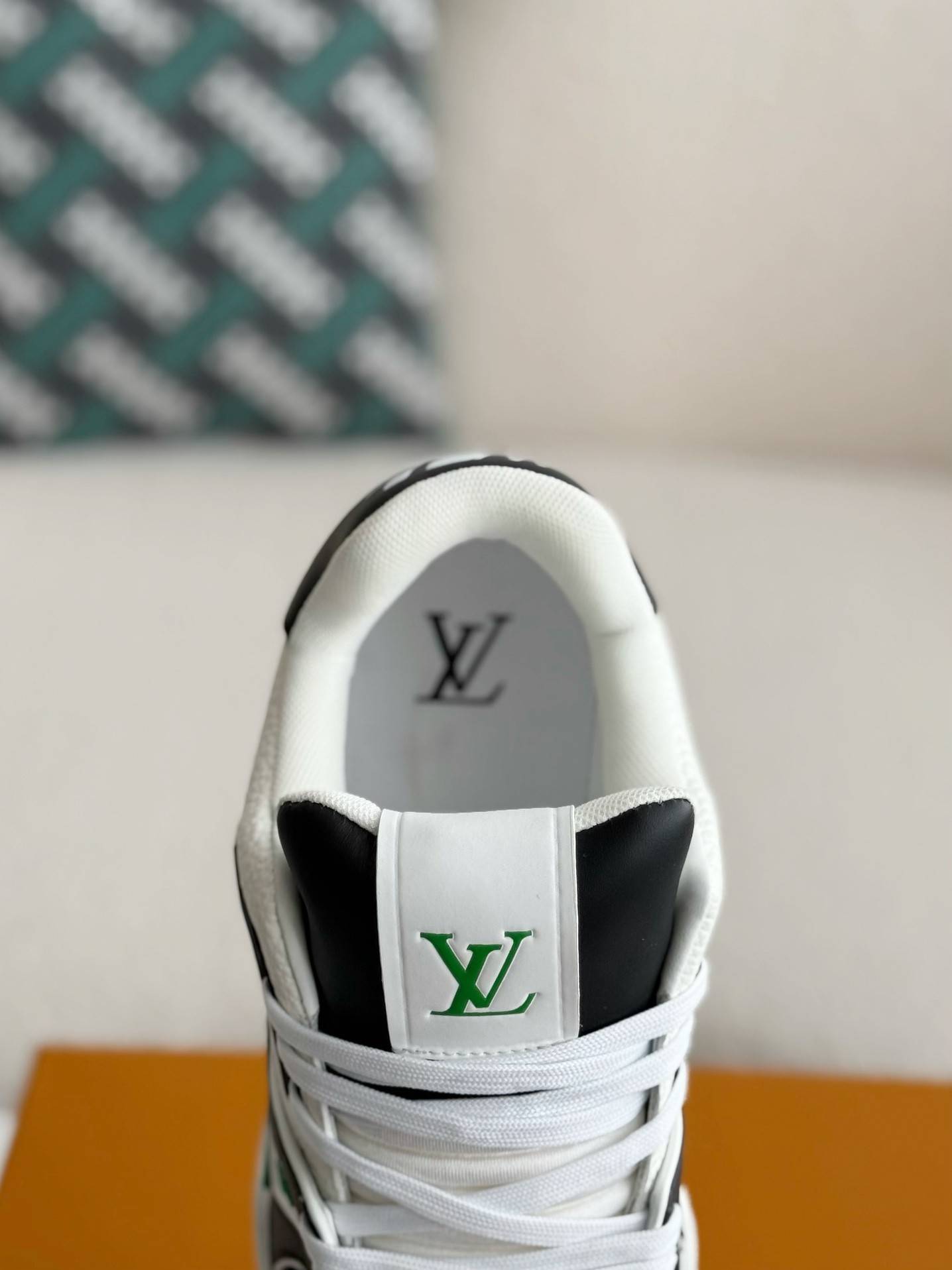 L*V TRAINER SNEAKERS