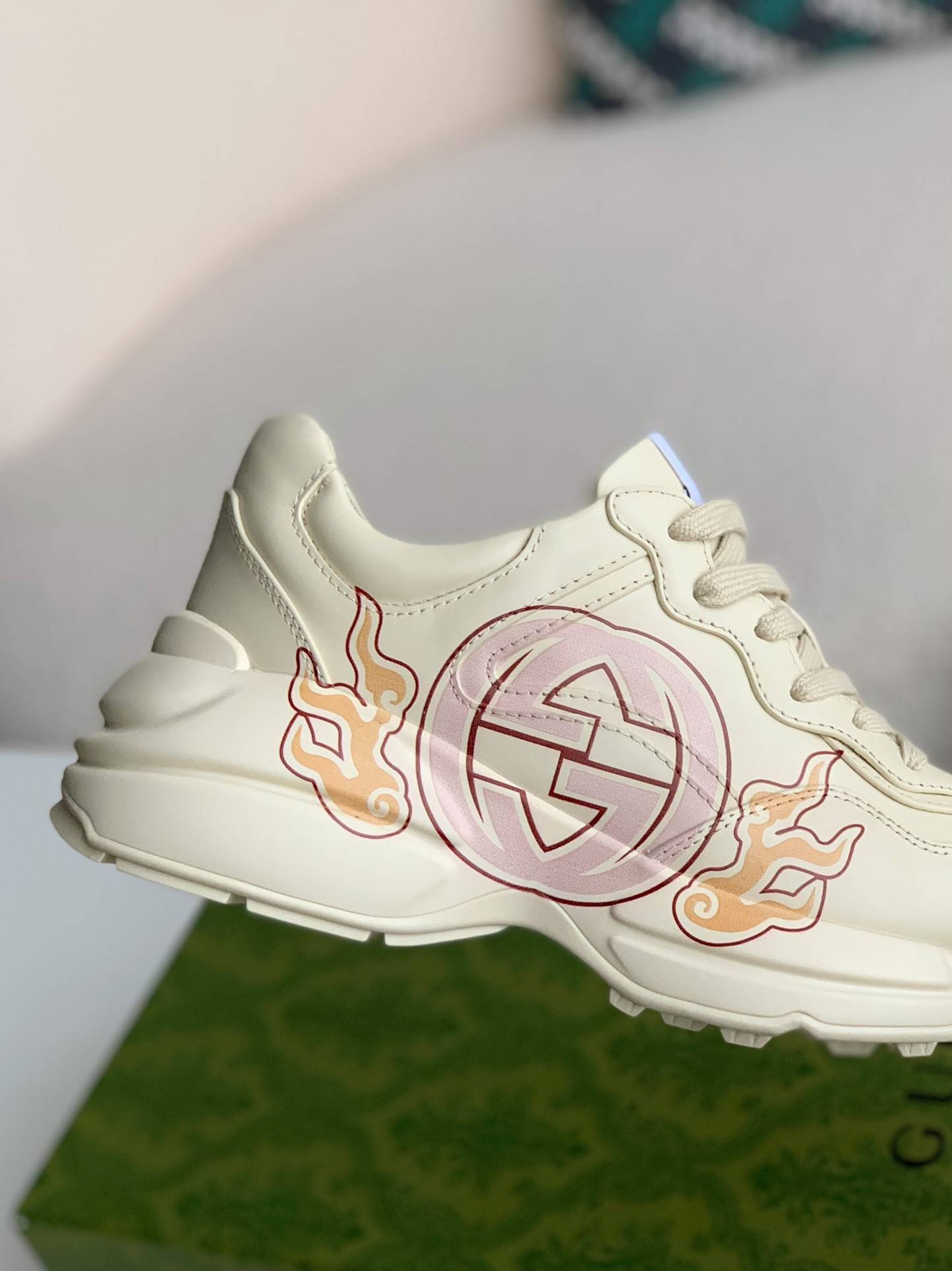 GU*IRetro Clunky Sneaker