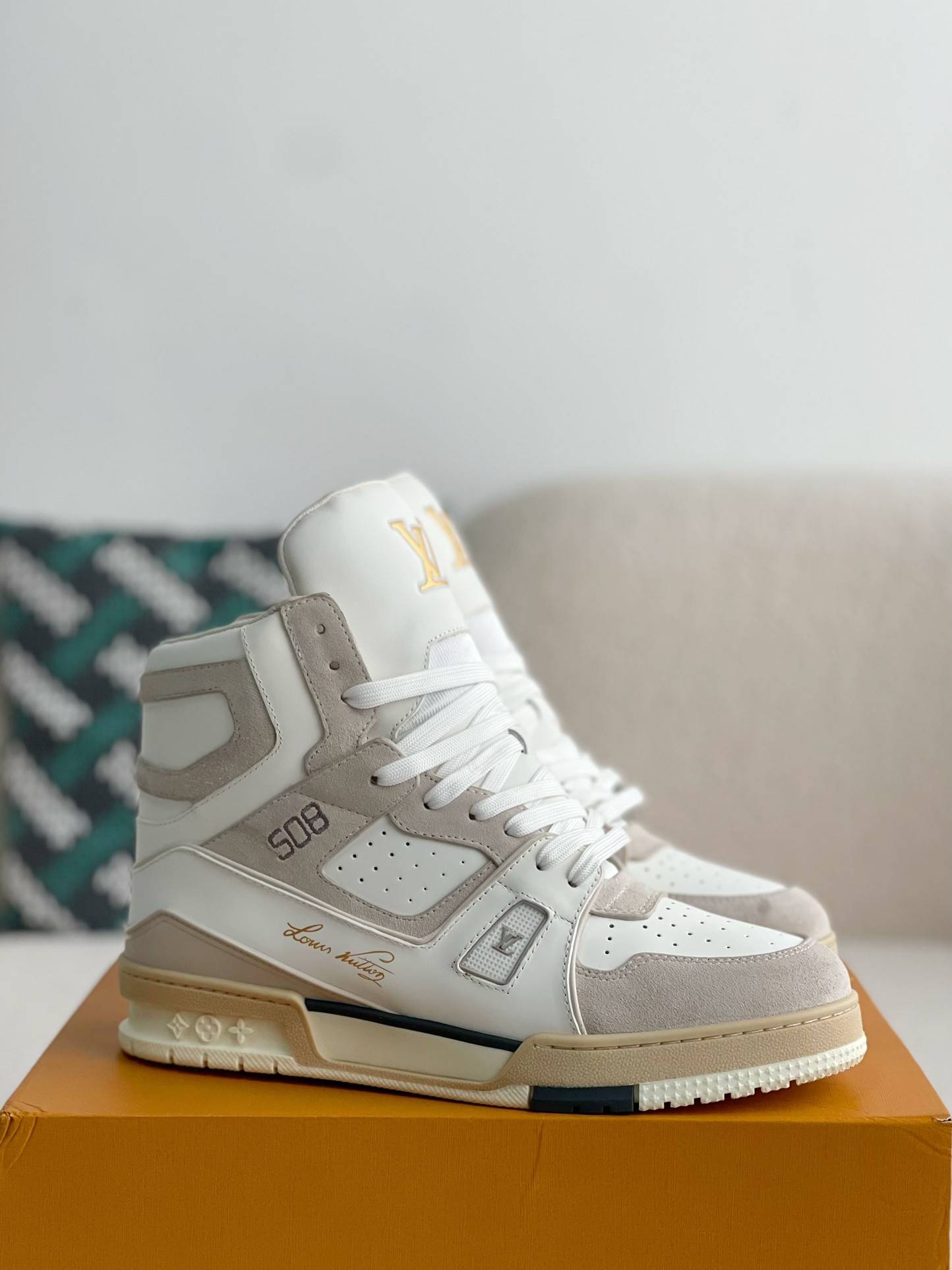 L*V TRAINER SNEAKERS