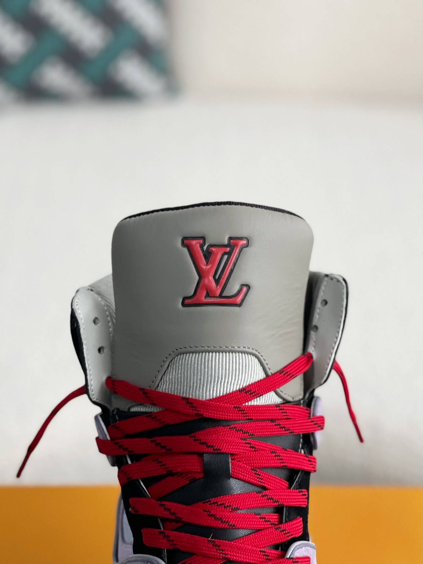 L*V TRAINER SNEAKERS