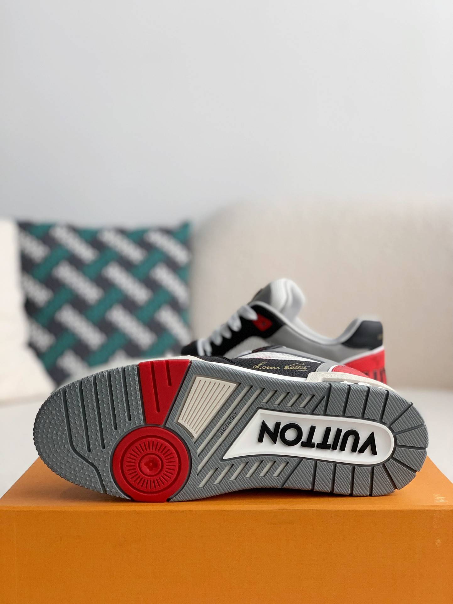 L*V TRAINER Sneakers