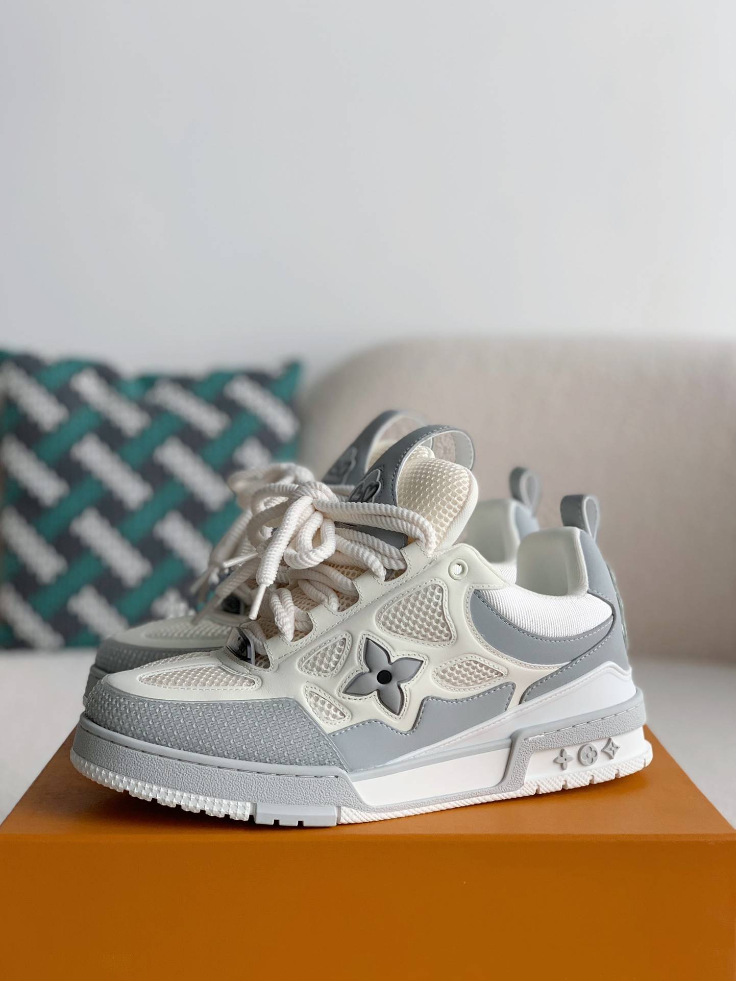 L*V RUNNER TATIC sneakers