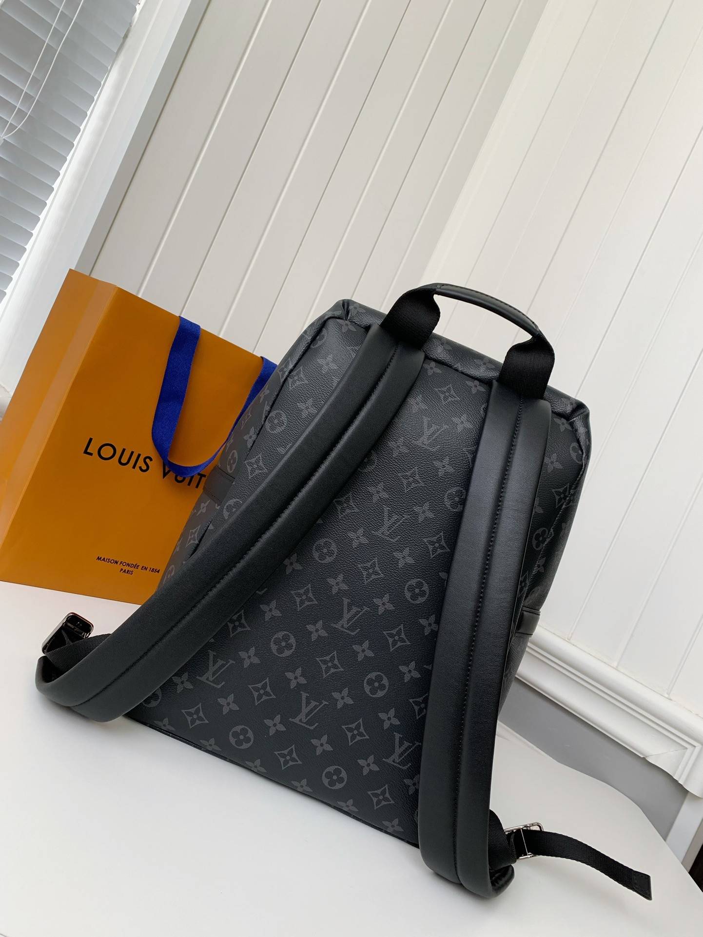 L*V Men's DISCOVERY Black Flower Backpack M43186 Top Quality Size: 30 * 40 * 20cm