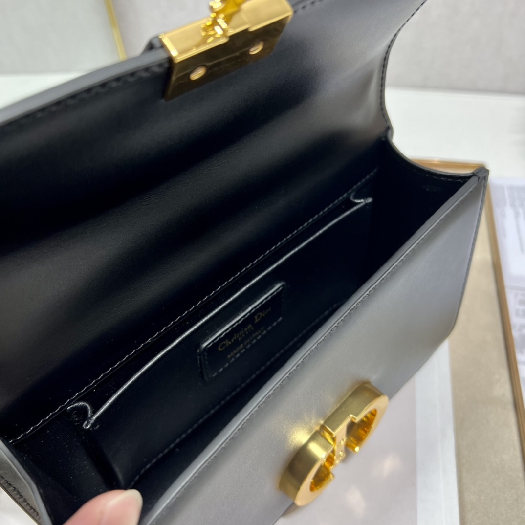 30 Montaigne East-west Bag With Chain