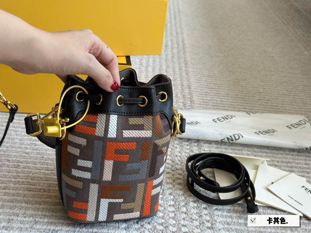 Fendi Mon Tresor Small Bucket Bag Size: 14*22cm