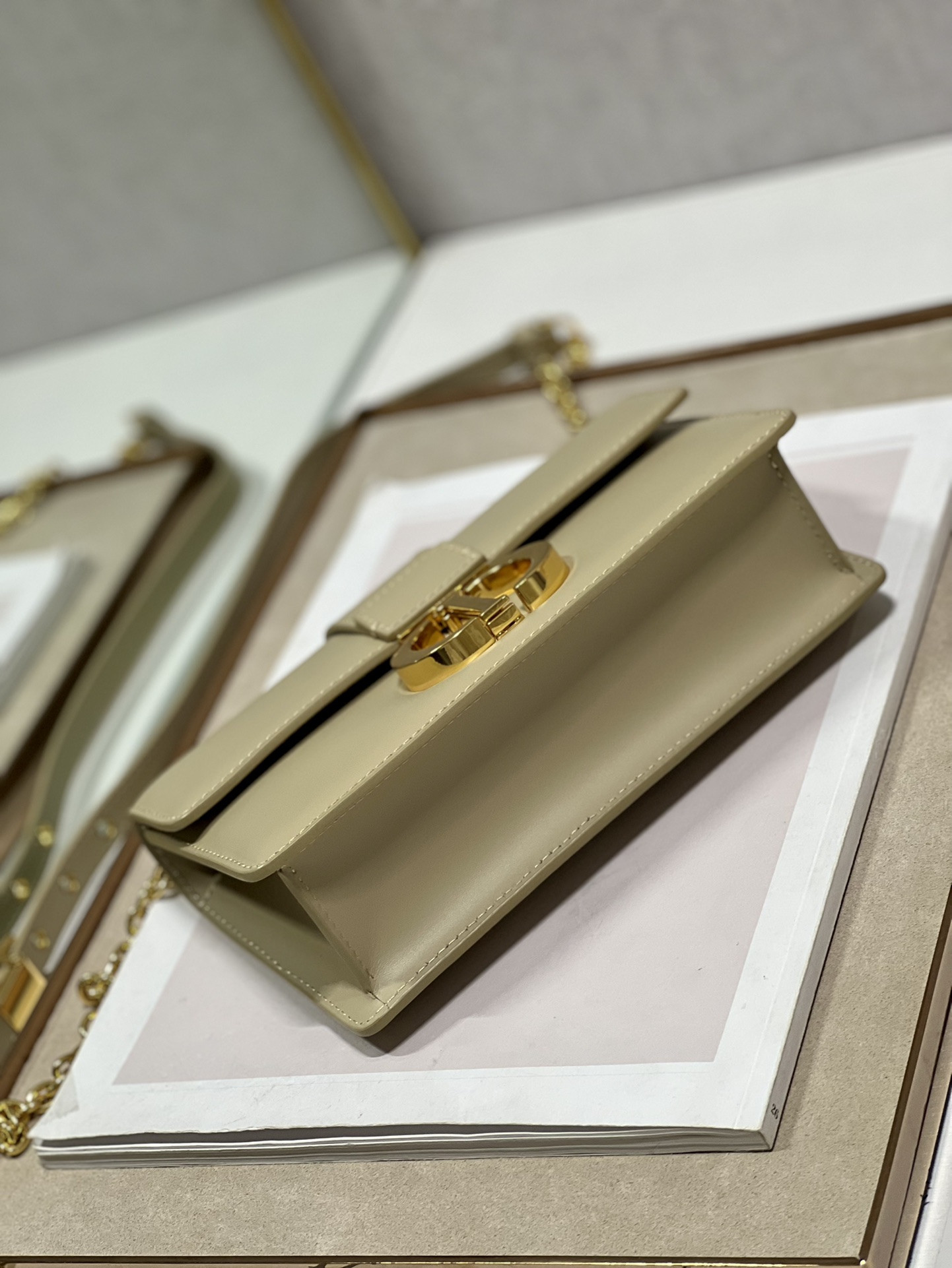 30 Montaigne East-west Bag With Chain