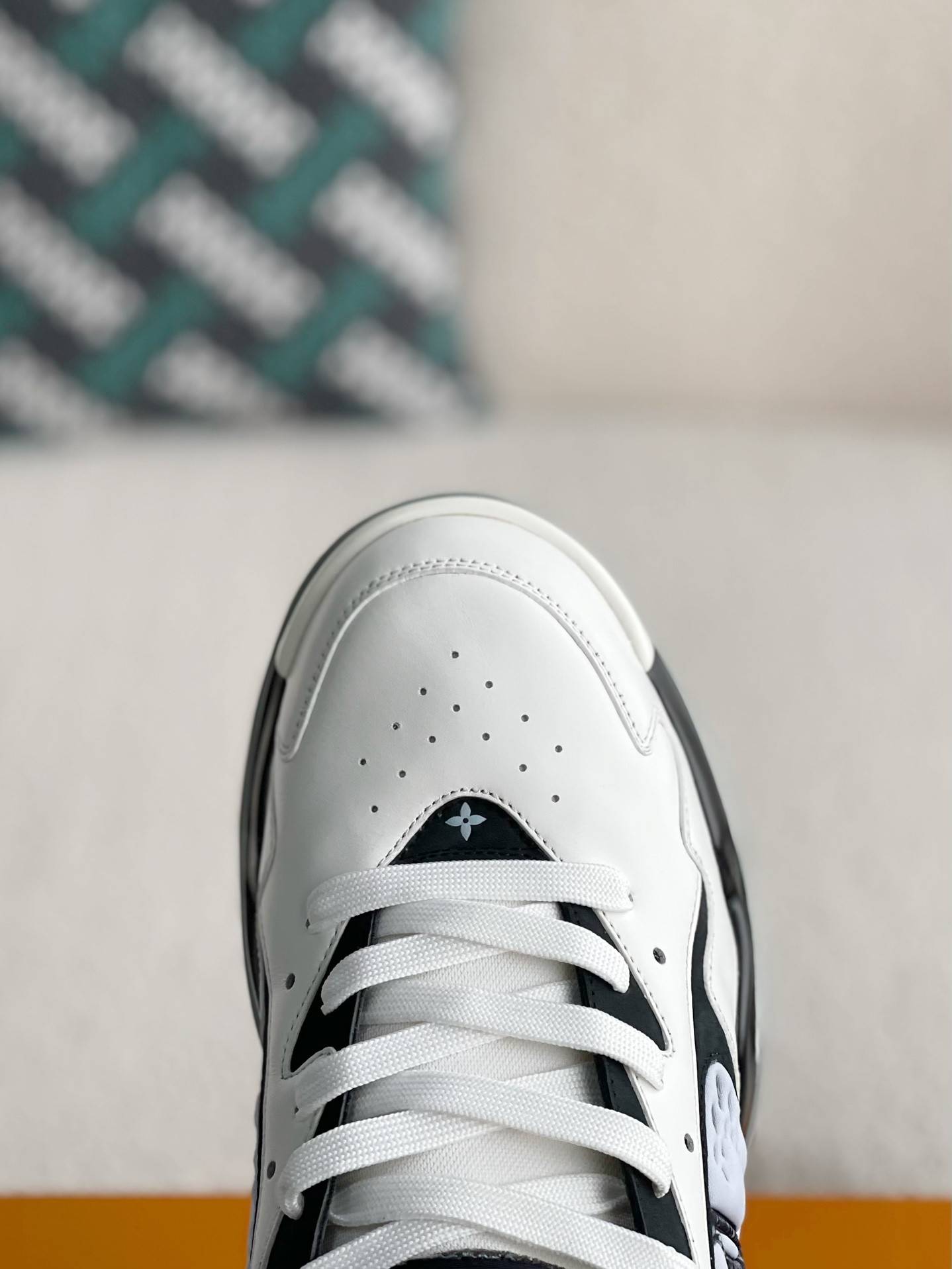 L*V Trainer  Adjustable Mode Paste Sports Casual Shoes