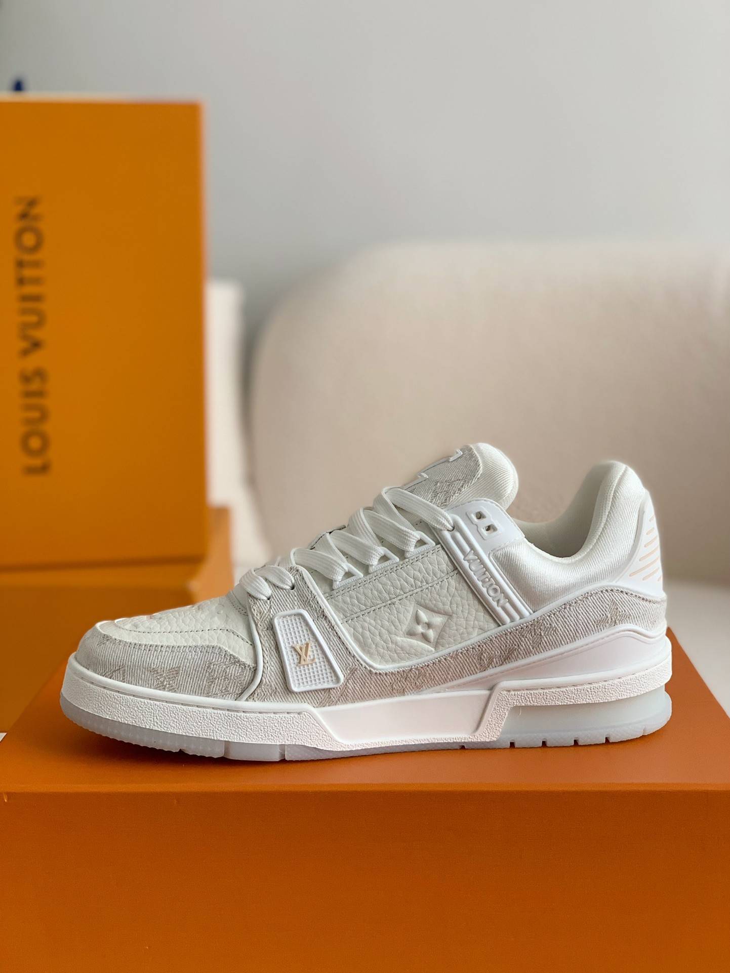 L*V TRAINER 1A8FN8 Sneakers