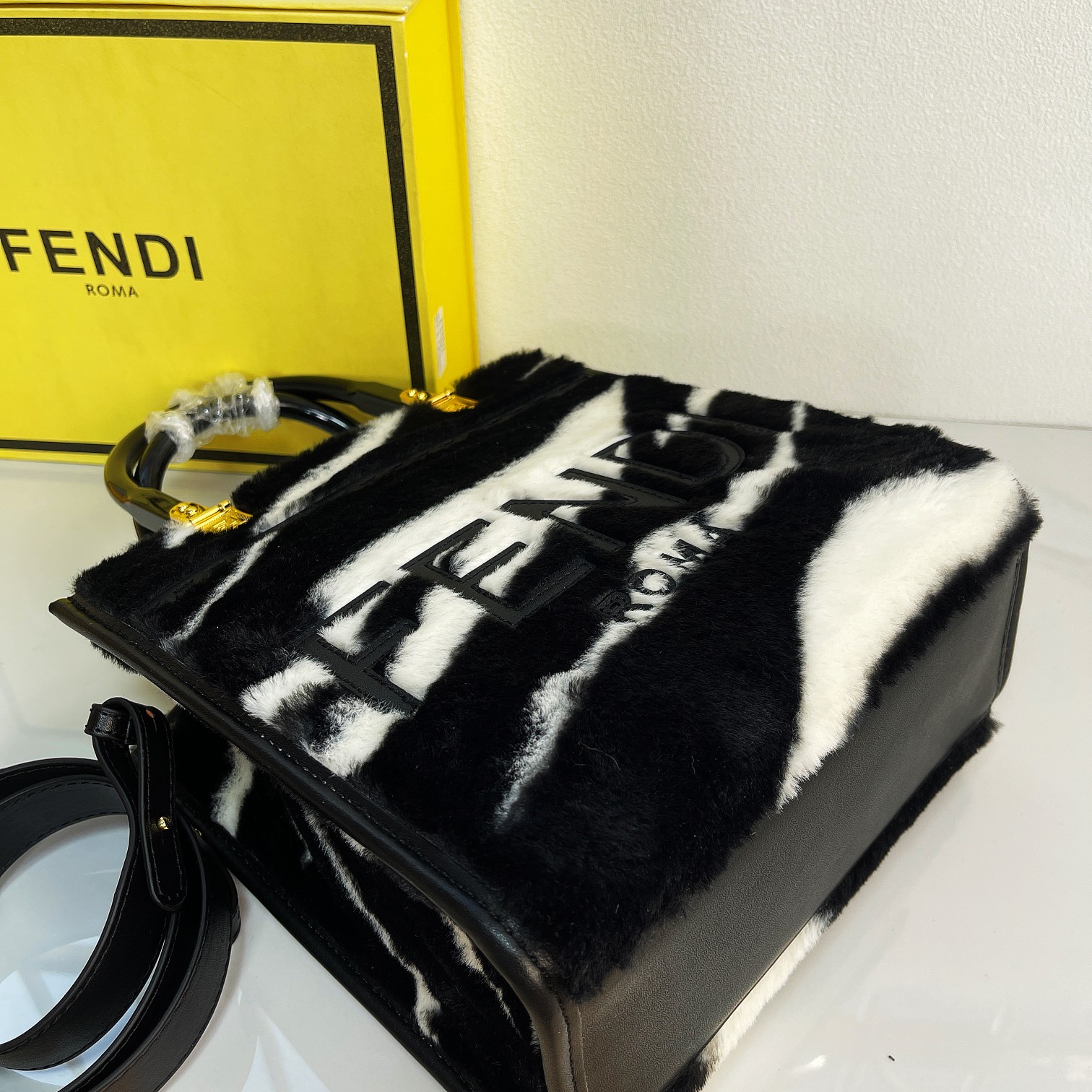 Fendi Tote Bag Sunshine Tote Bag Model: 8836 Black and White Pattern Size 23ⅹ22cm