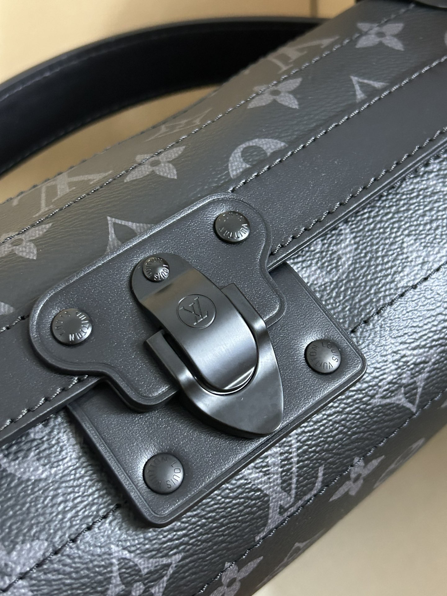 L*V SOUL TRUNK EAST WEST M11744