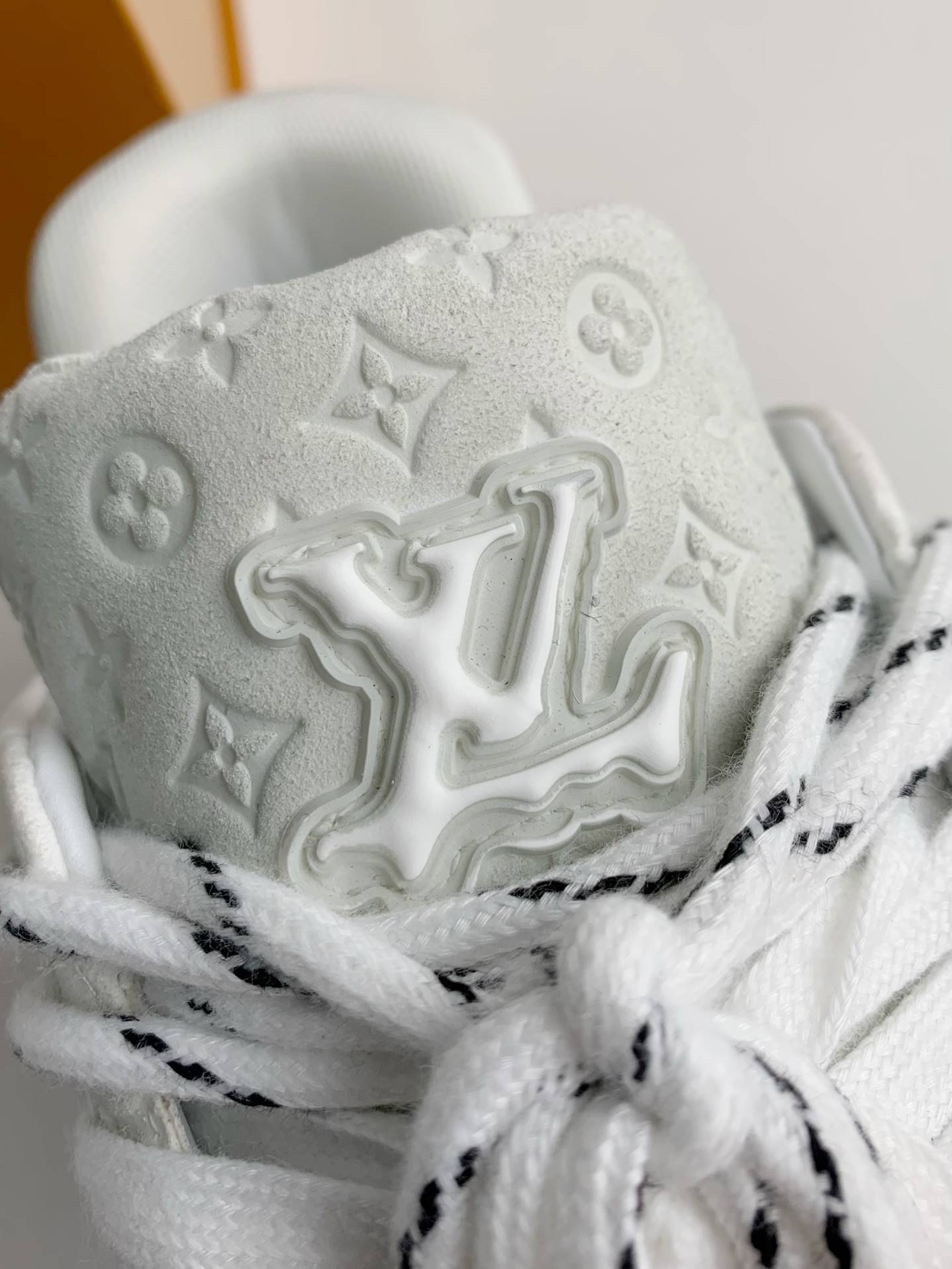 L*V TRAINER SNEAKERS