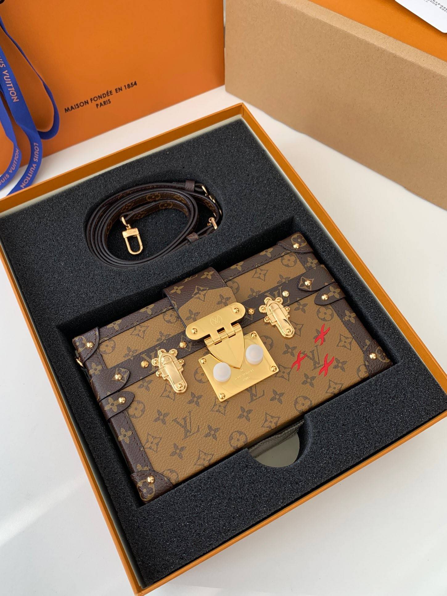 L*V Petite Malle Brown monogram reverse M44154，Size：19*15*5cm