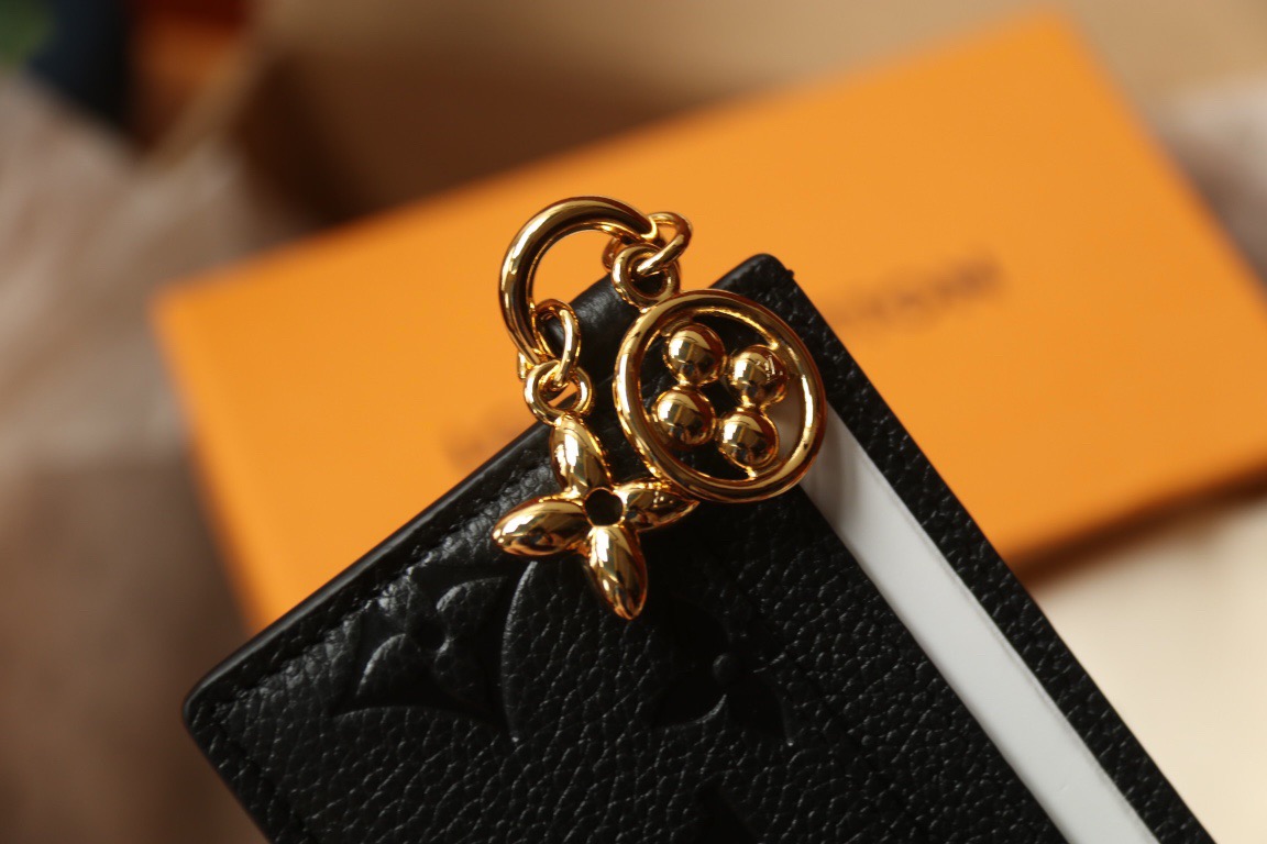 L*V Monnogram Unplant M82132