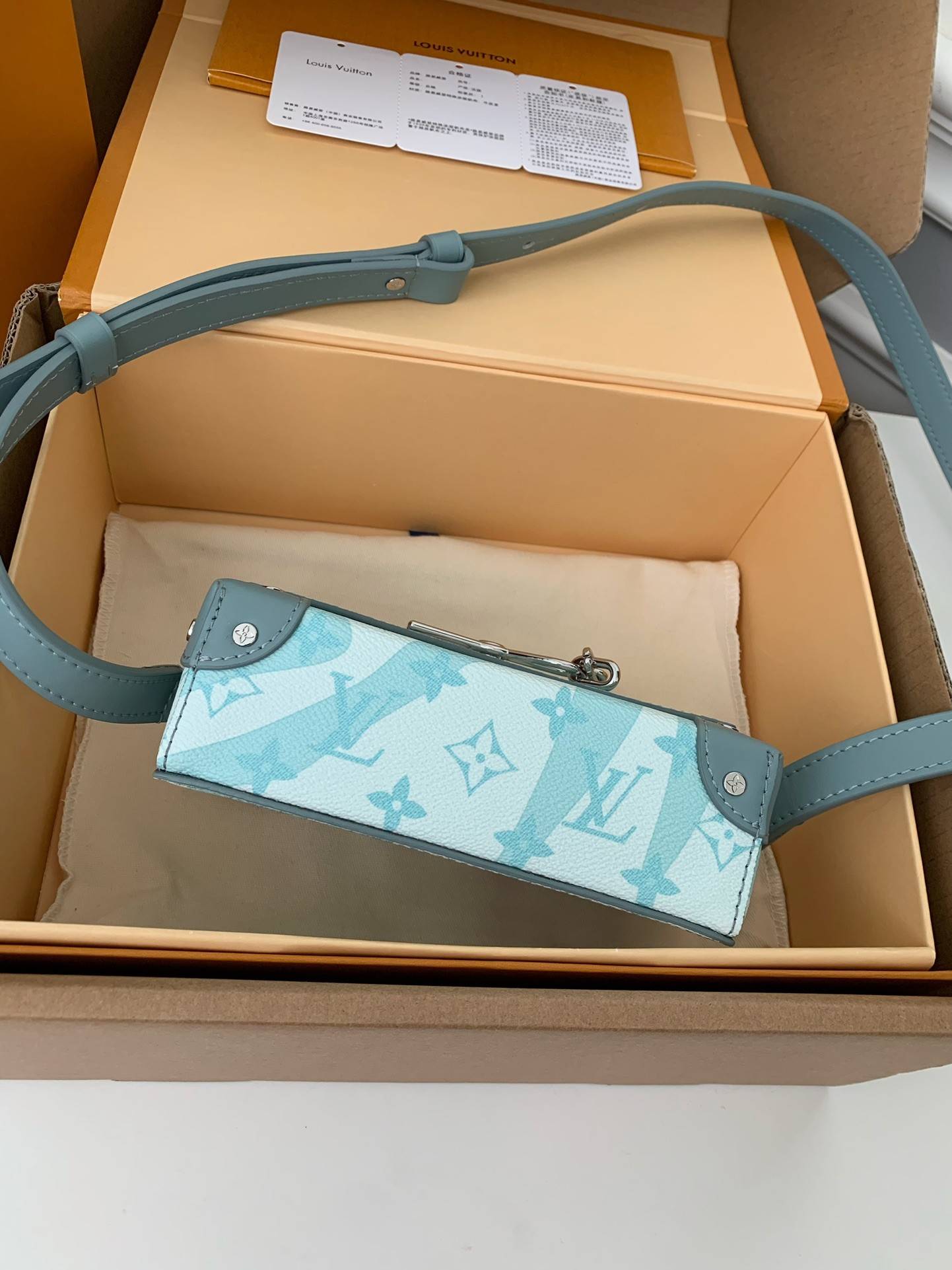 L*V STEAMER Mini Men's Handbag M22637 Top Quality Size: 18 * 11 * 6.5cm