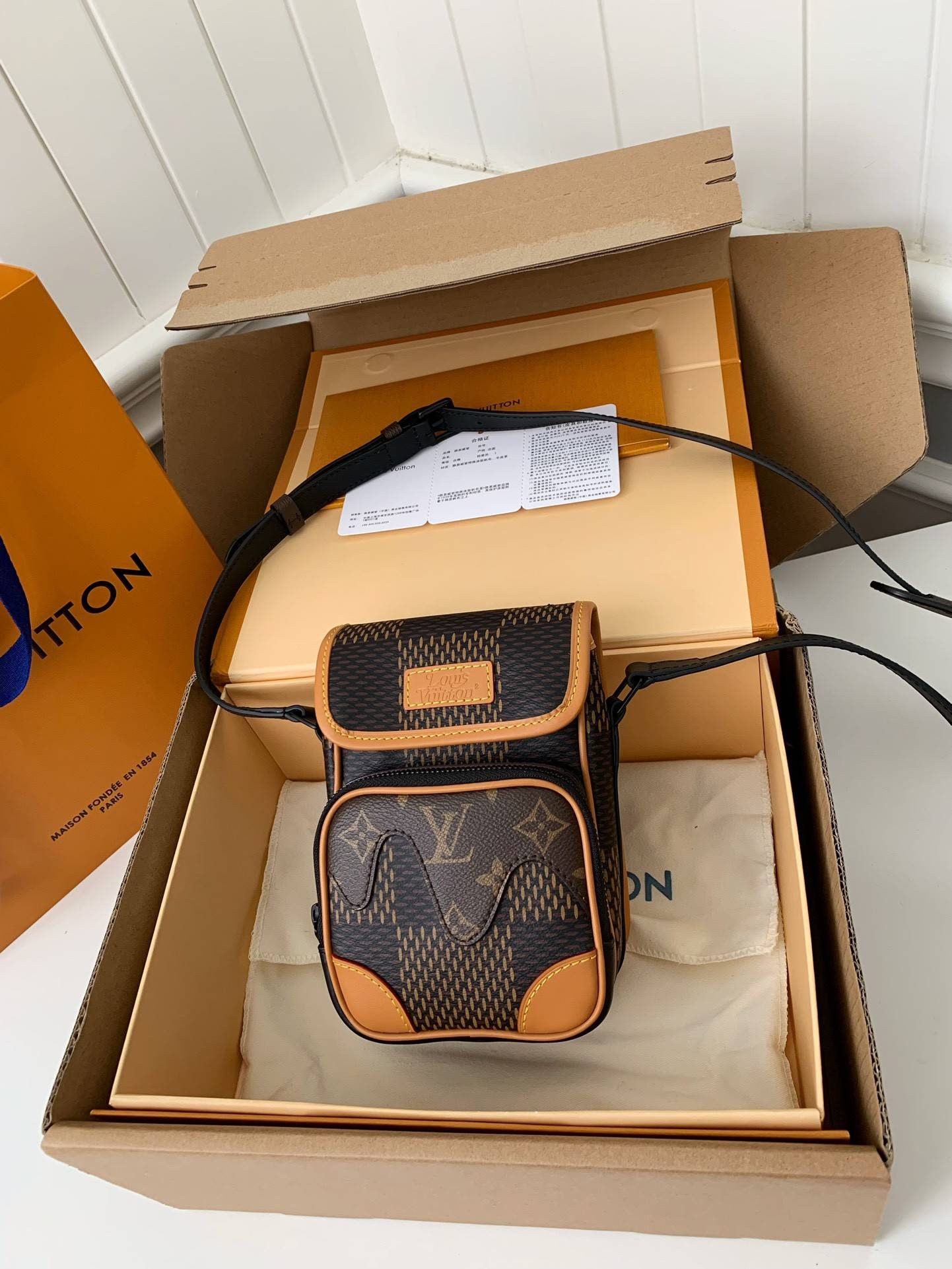 L*V NiGo Collaboration Series Men's AMAZONE Camera Bag N40357, Top Quality