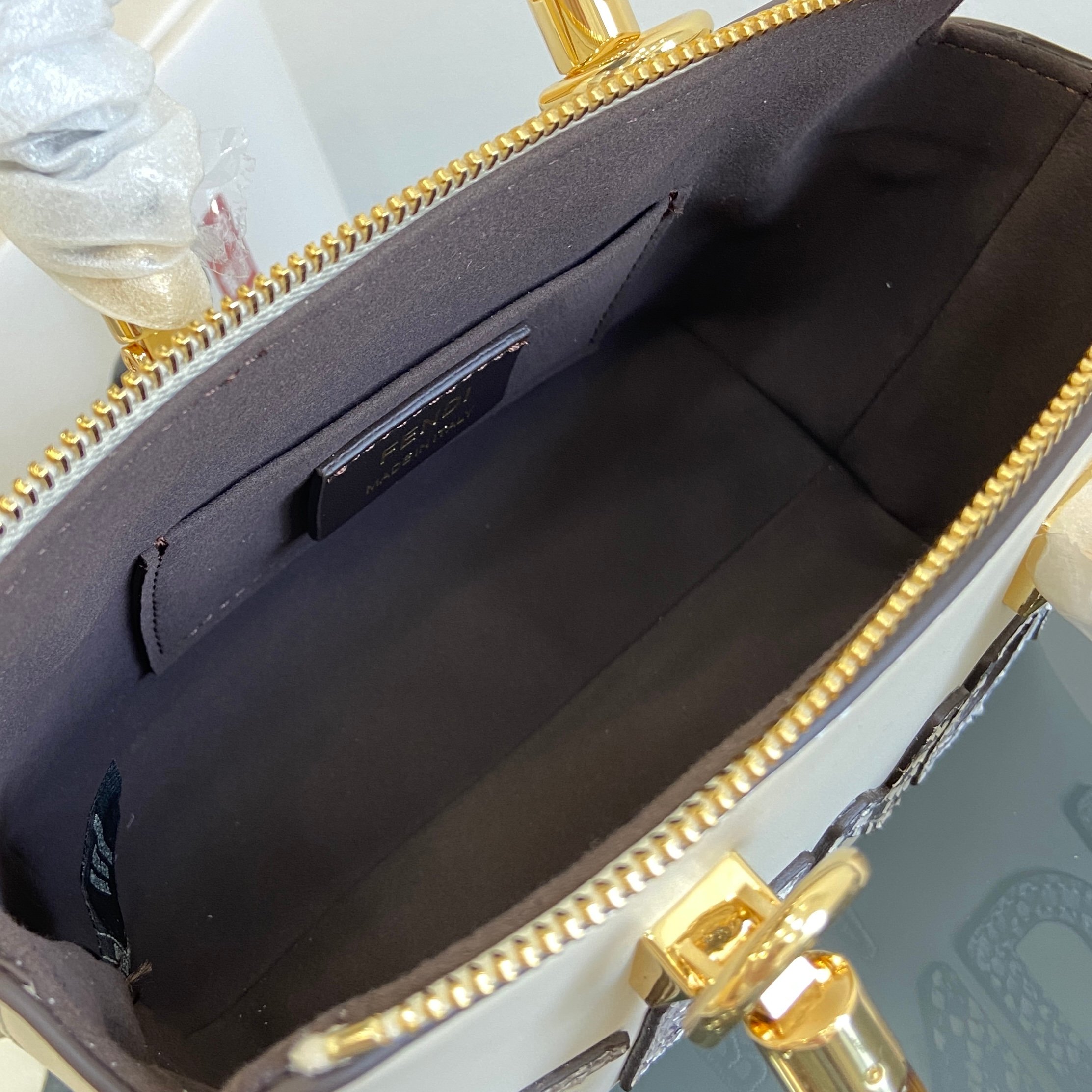 Fend •Mini ByThe Way mini bag, calfskin model: 8067 Size: 17×8×9cm