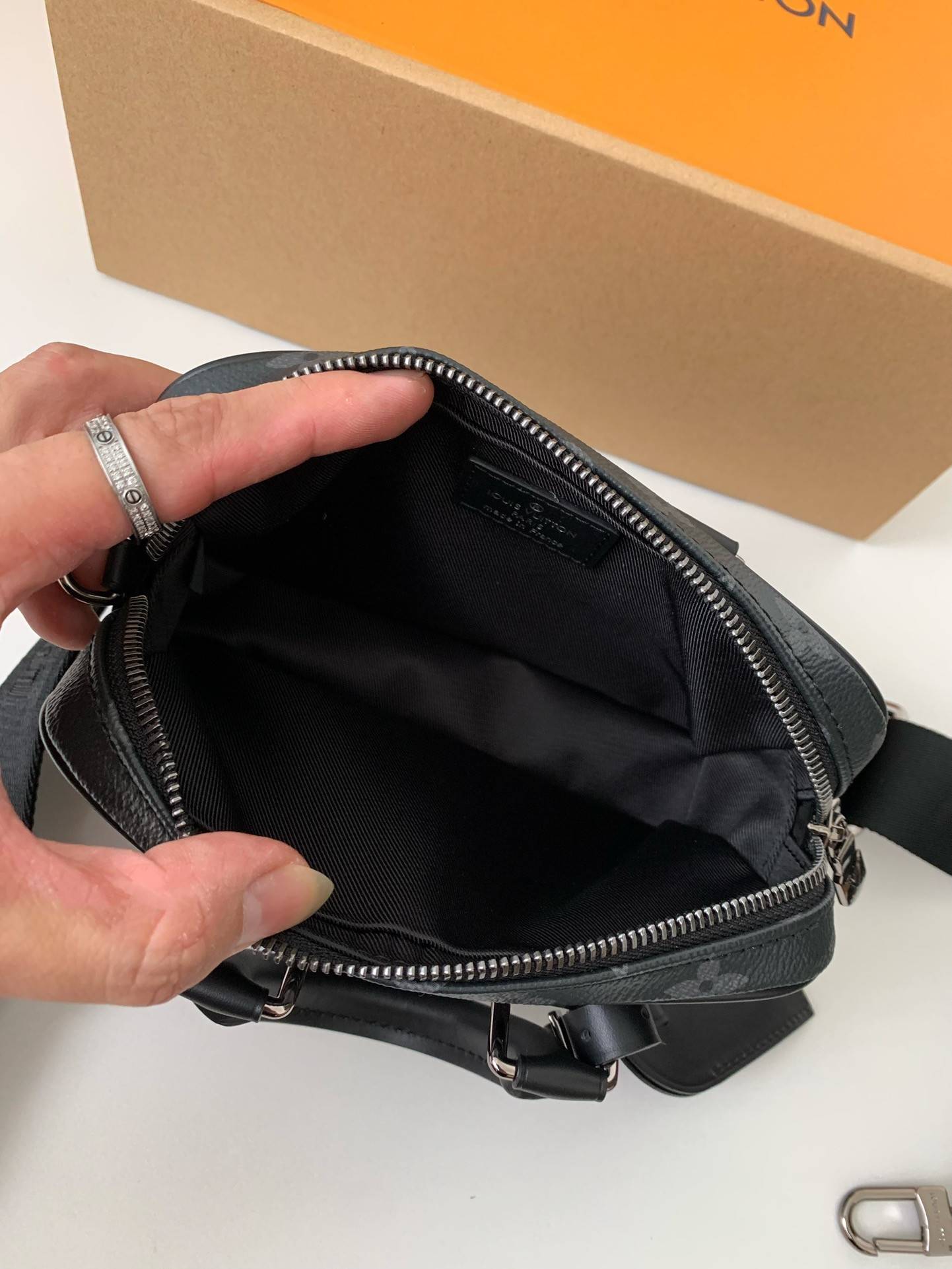 L*V Autumn/Winter New NANO PORTE DOCUMENTS VOYAGE Handbag M82770, Top Quality