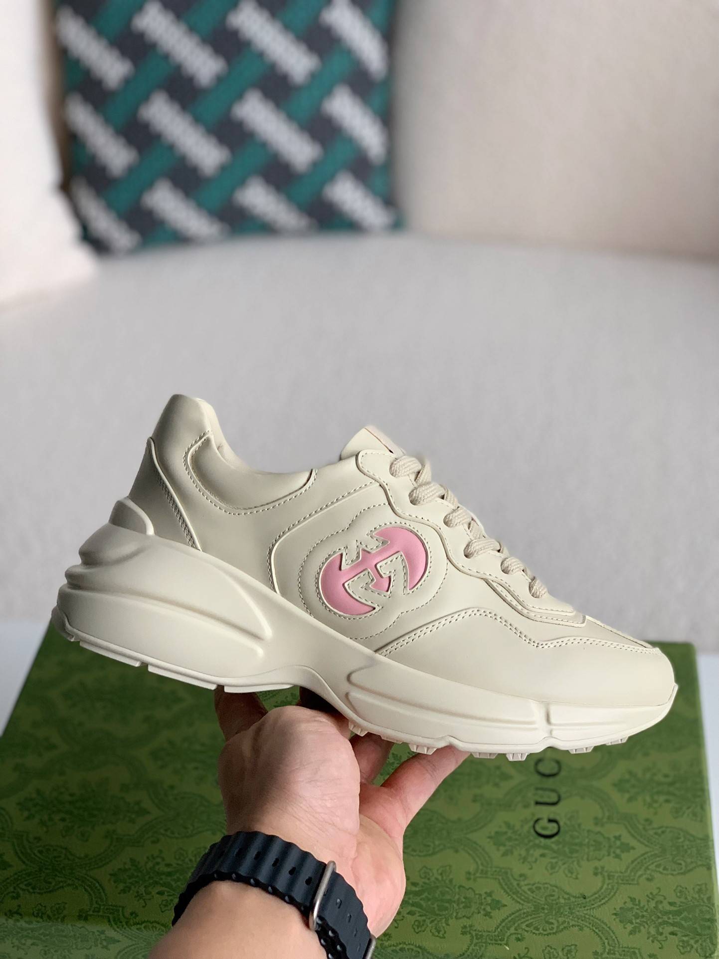 GU*IRetro Clunky Sneaker