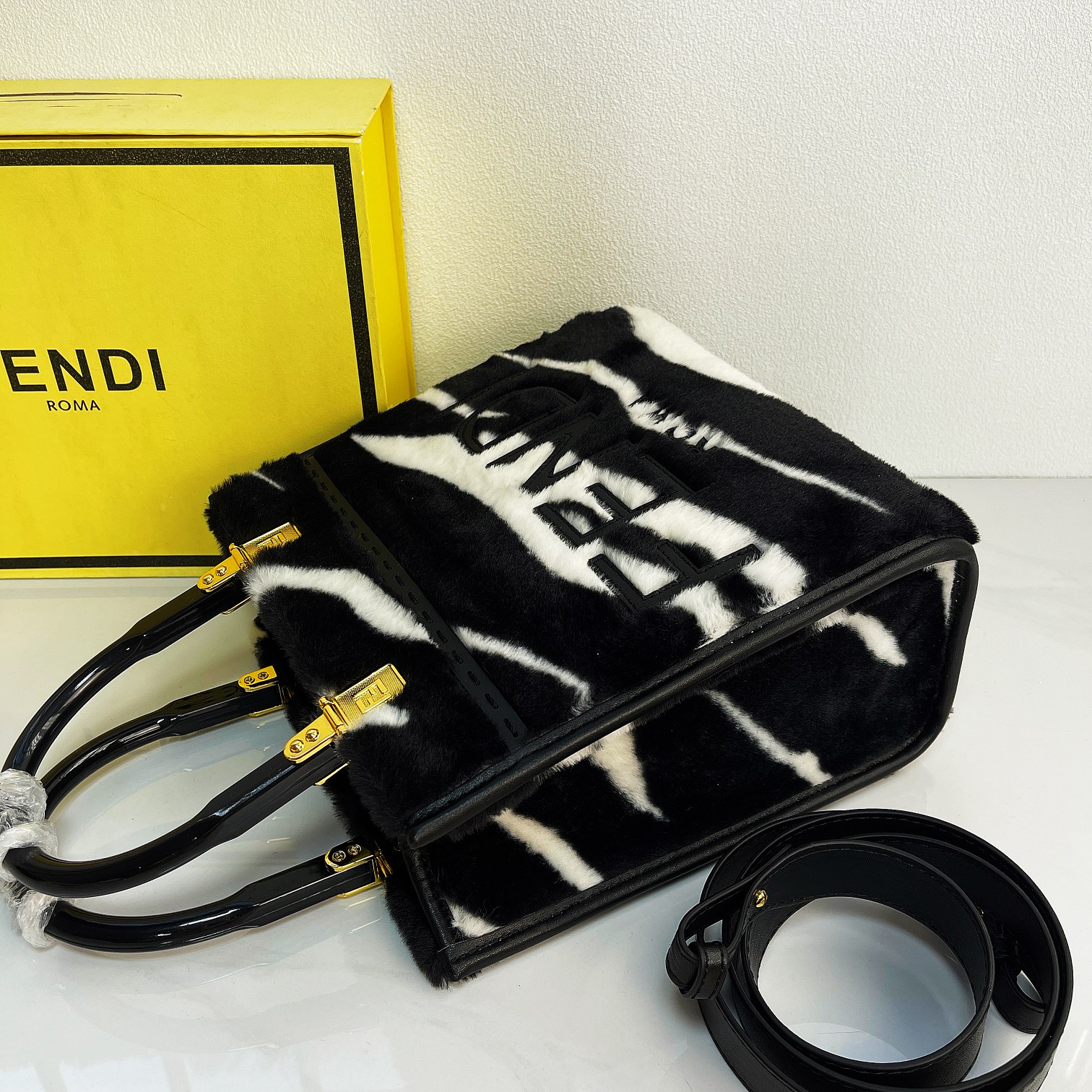 Fendi Tote Bag Sunshine Tote Bag Model: 8836 Black and White Pattern Size 23ⅹ22cm