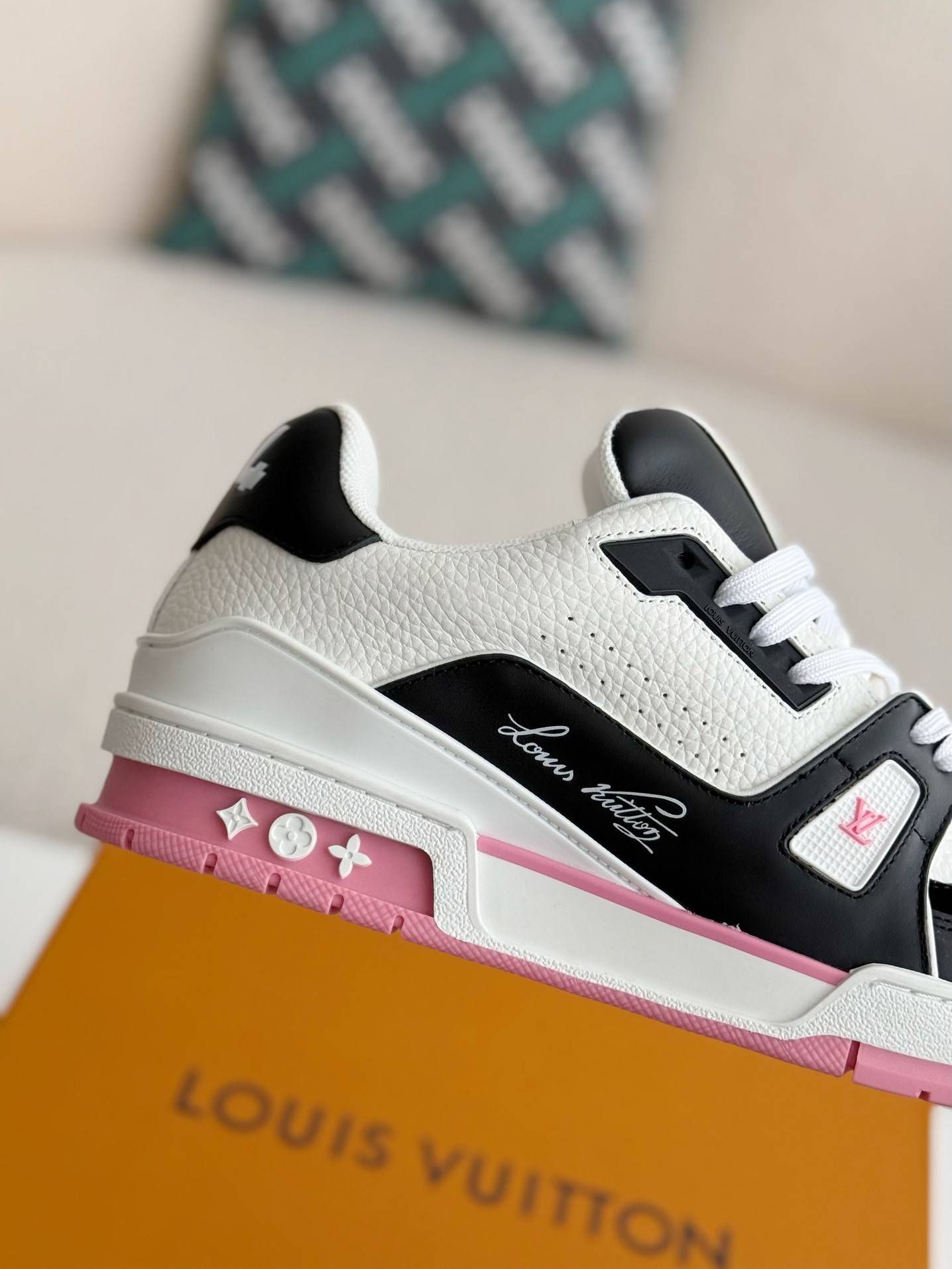 L*V TRAINER SNEAKERS