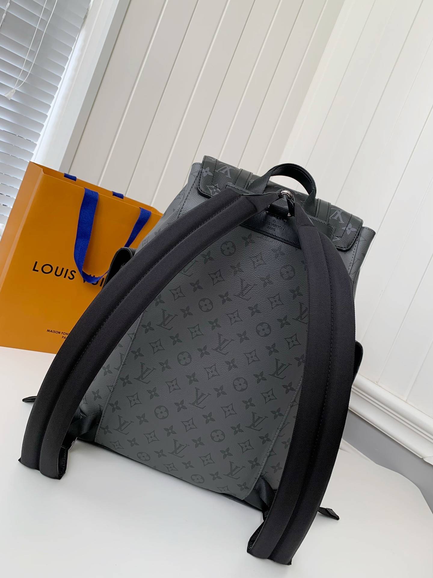 L*V CHRISTOPHER Backpack MM45419 Top Quality Size: 38 * 44 * 21cm