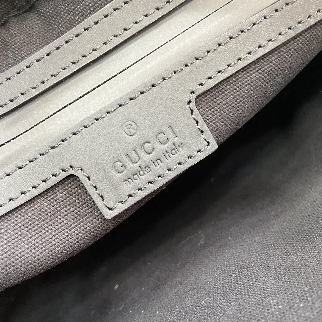 Gucci Crossbody Bags A range of men's bags in black rubber effect leather Model: 771293. Dimensions: 17* 24* 5cm