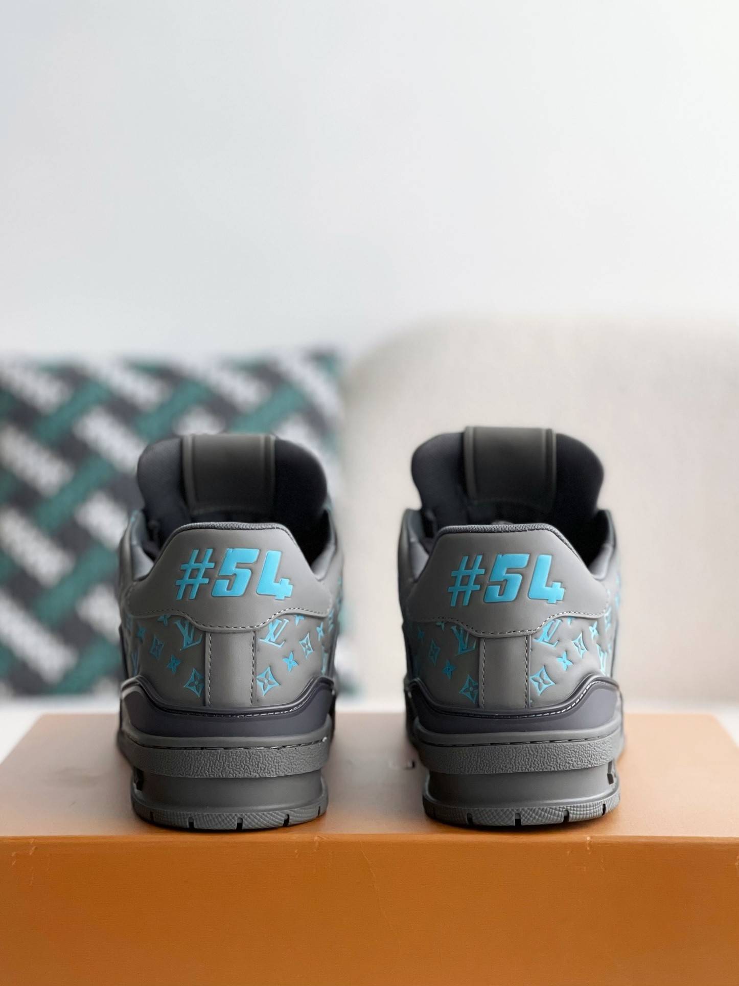 L*V TRAINER SNEAKERS