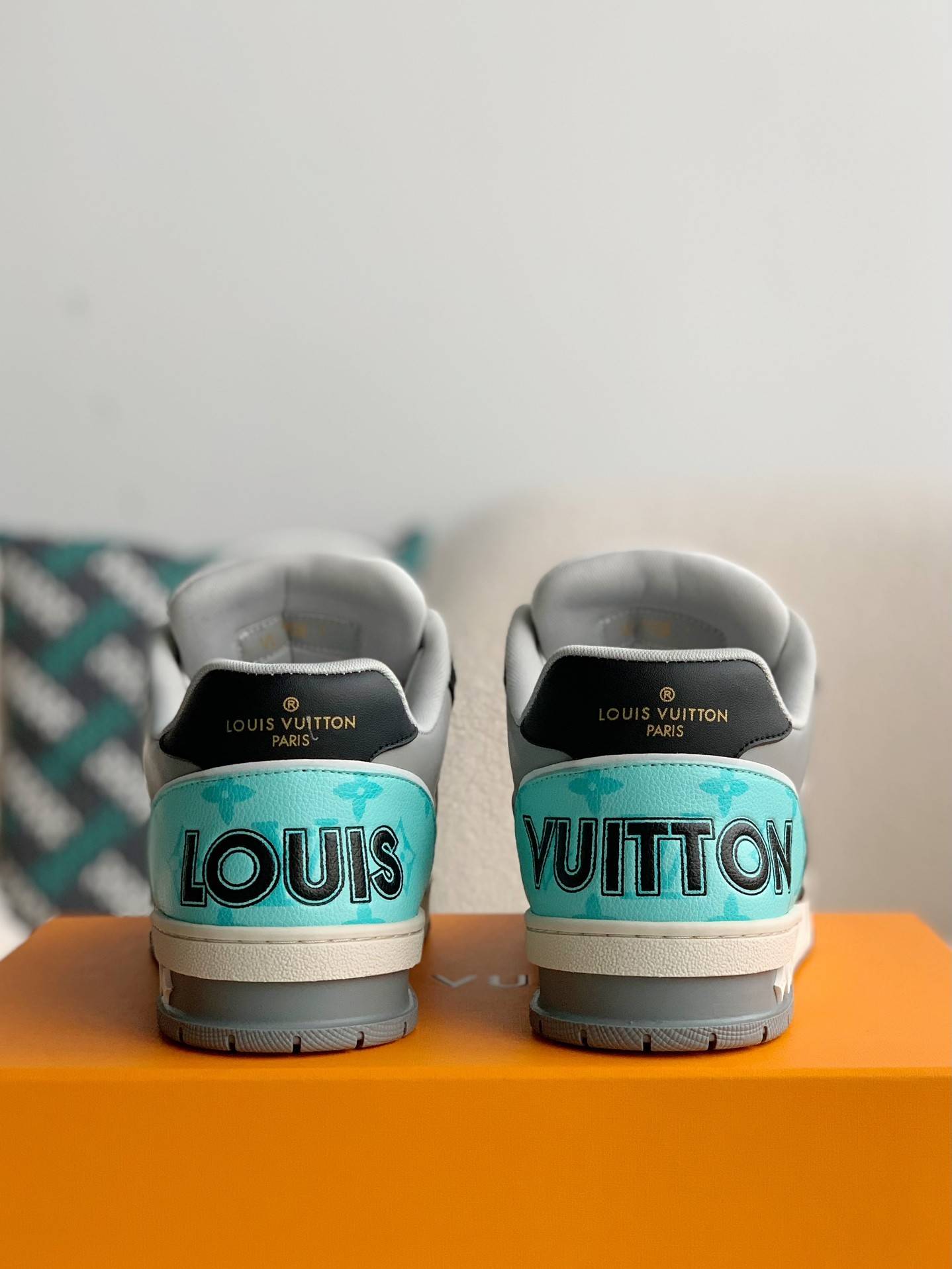 L*V TRAINER Sneakers