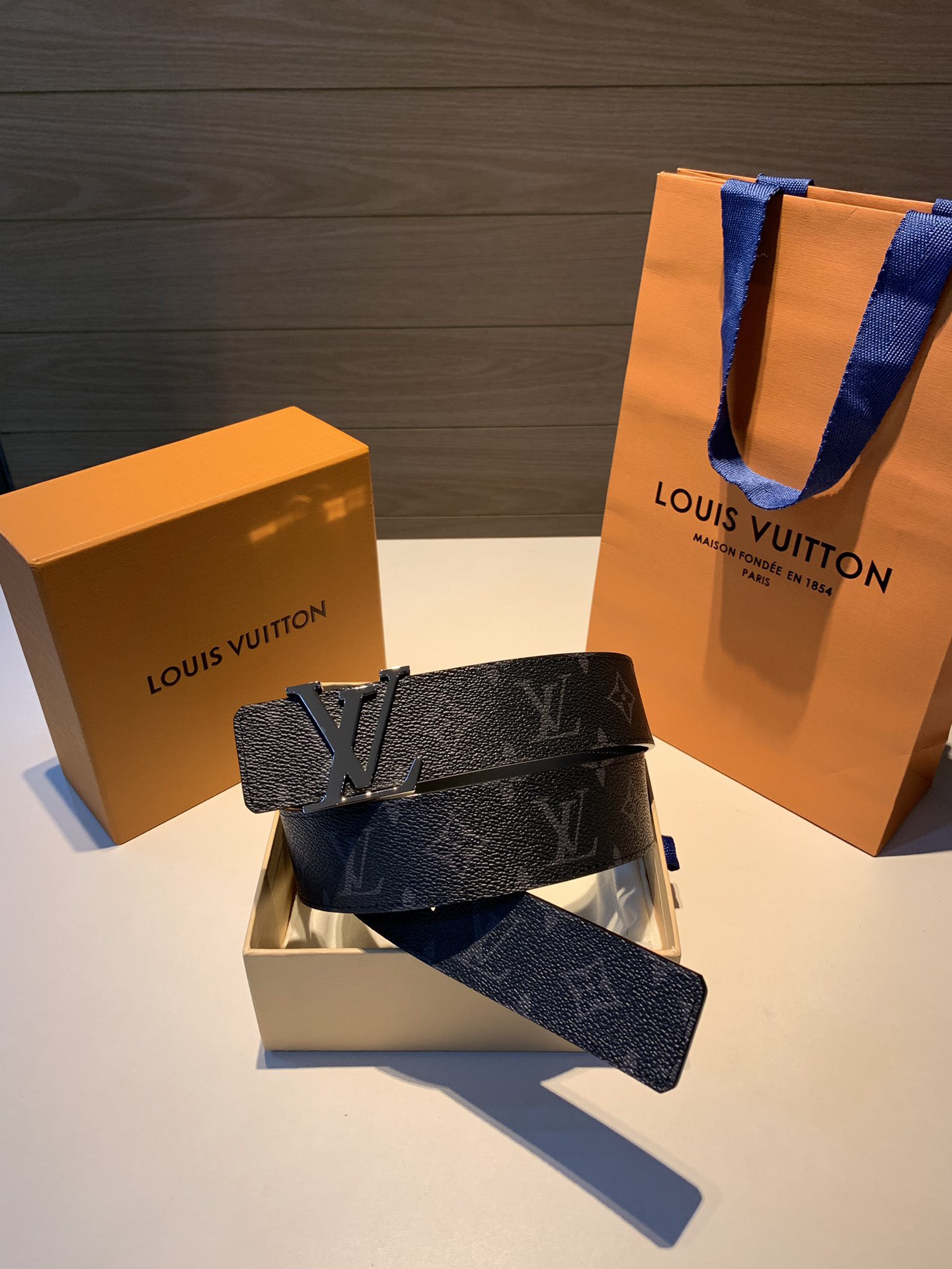 Louis Vuitton LV men's belt  INITIALES  M9043T