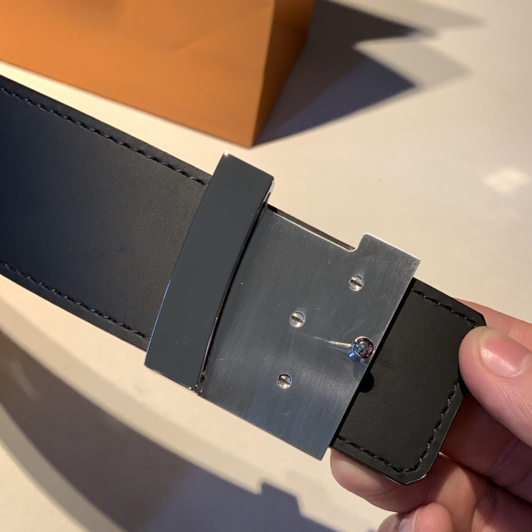 Louis Vuitton LV men's belt  INITIALES  M9043T