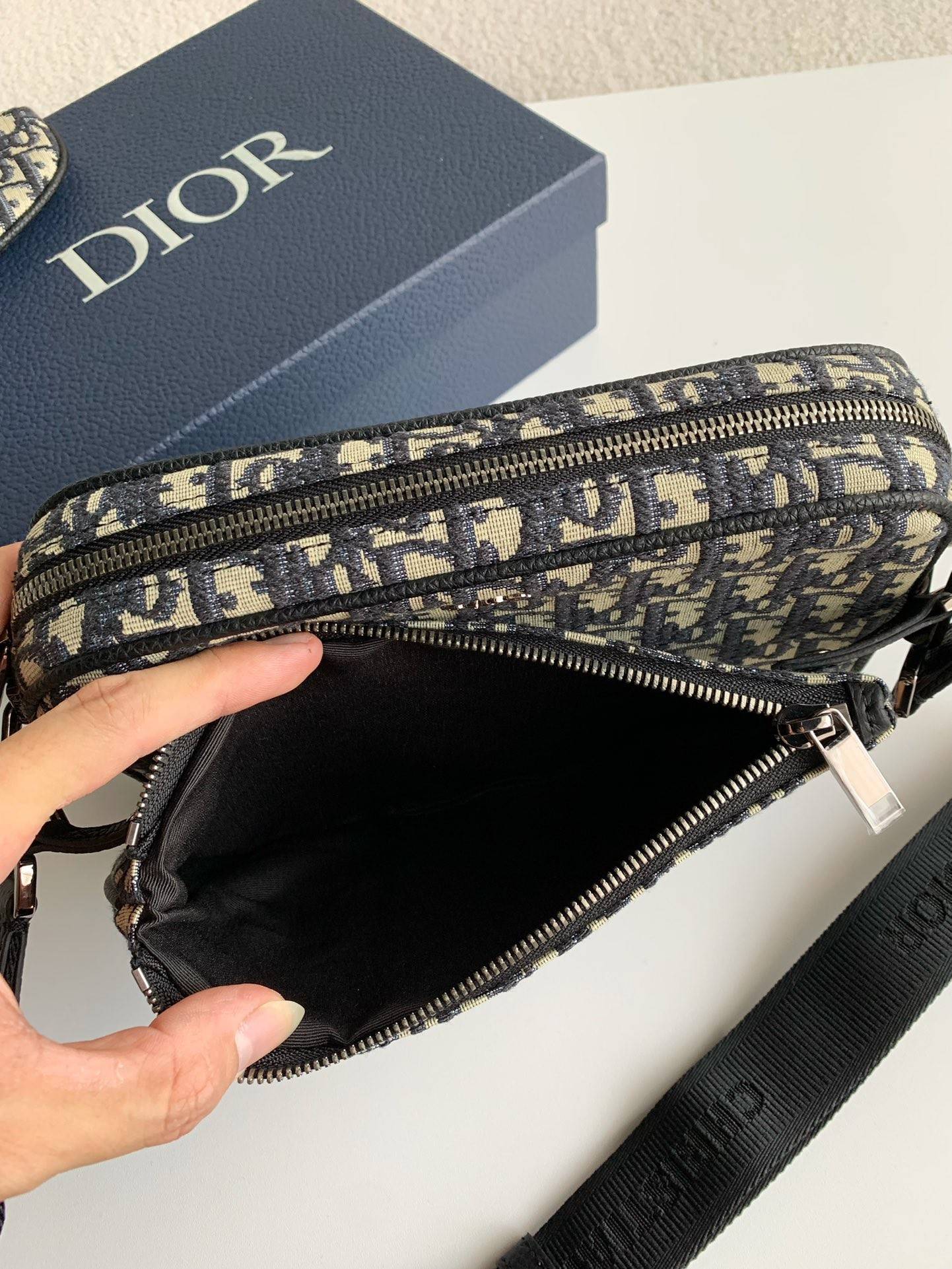 D*OR Men's SAFARI Messenger Bag, Top Quality Size：18*25*5cm