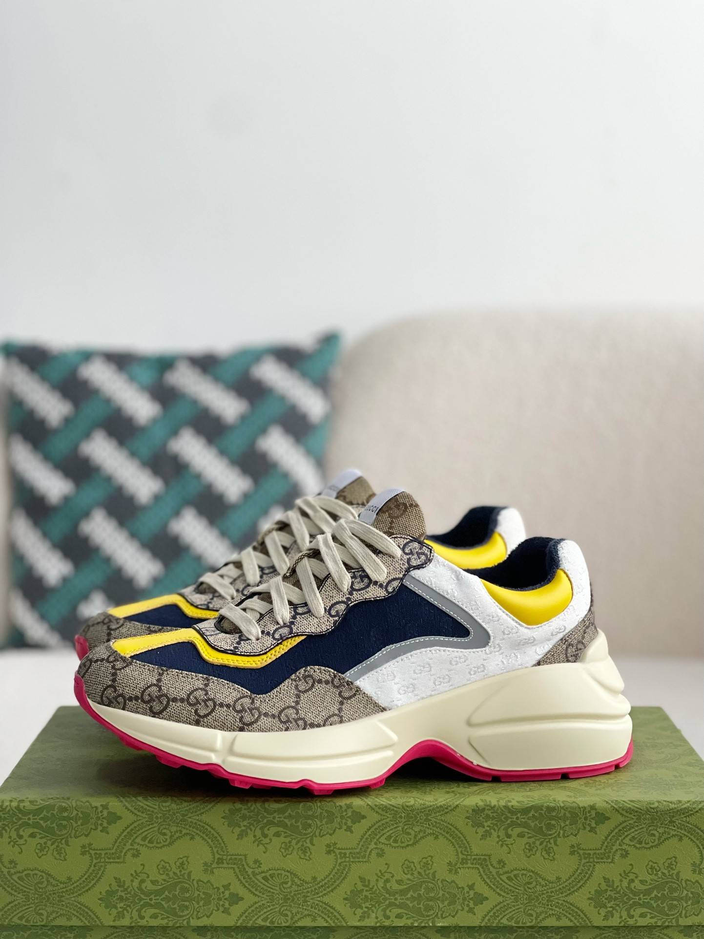 GU*IRetro Clunky Sneaker