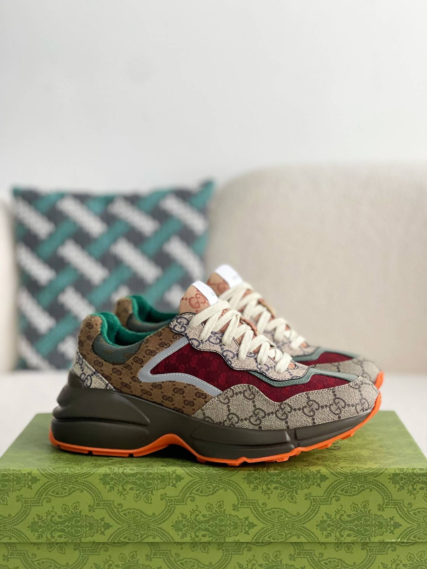 GU*IRetro Clunky Sneaker