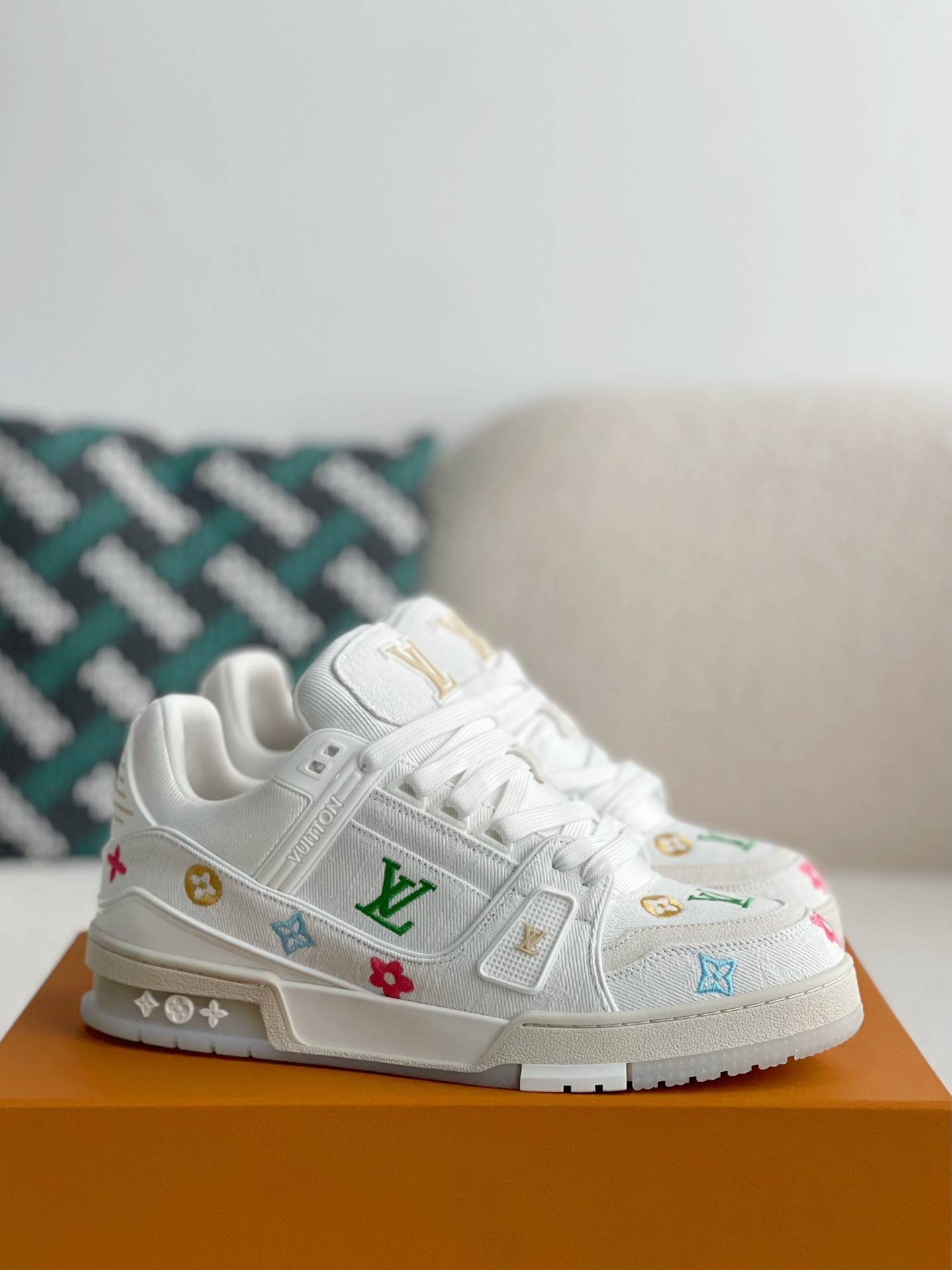 L*V TRAINER SNEAKERS