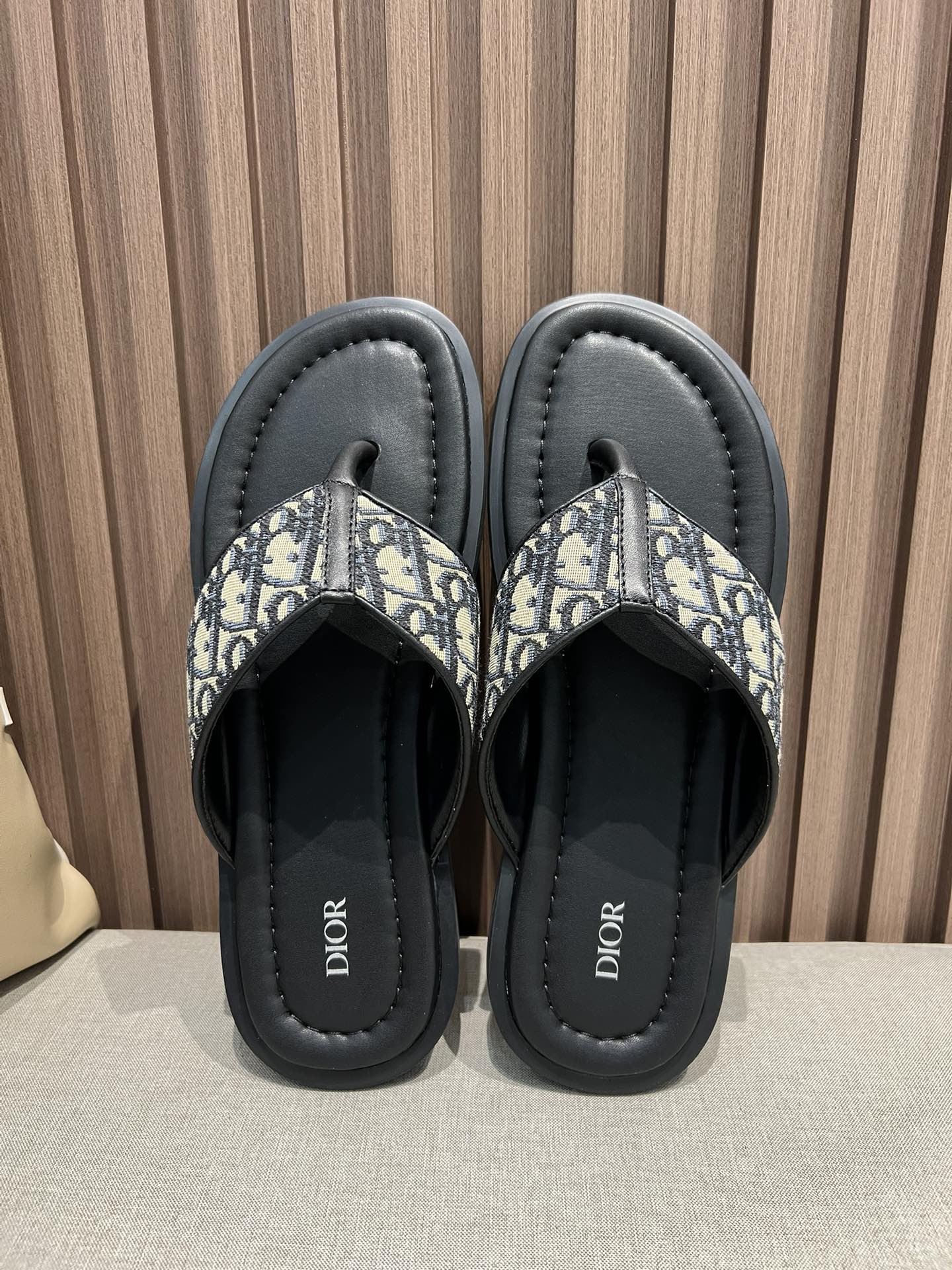 Dior slide