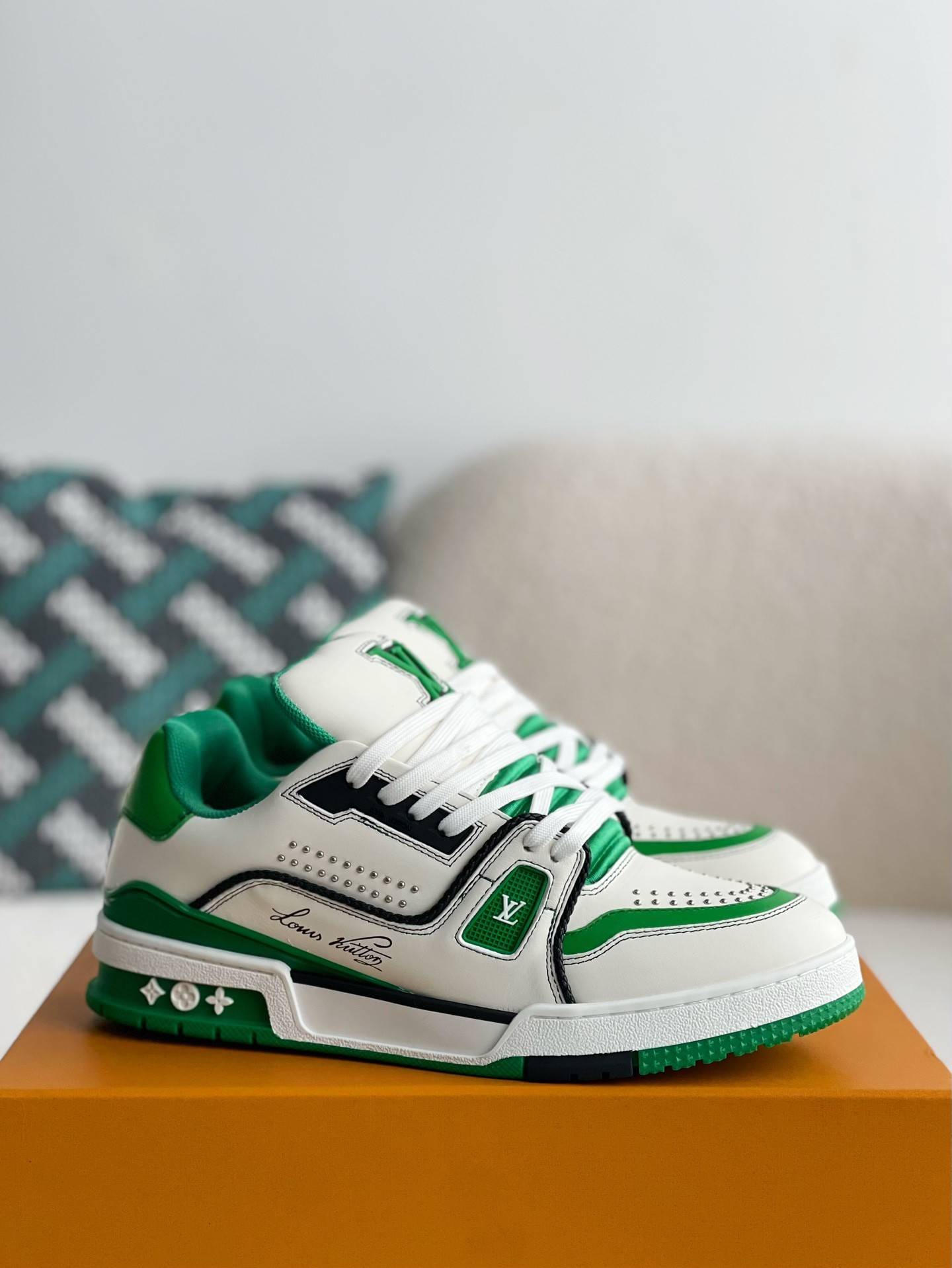 L*V TRAINER SNEAKERS