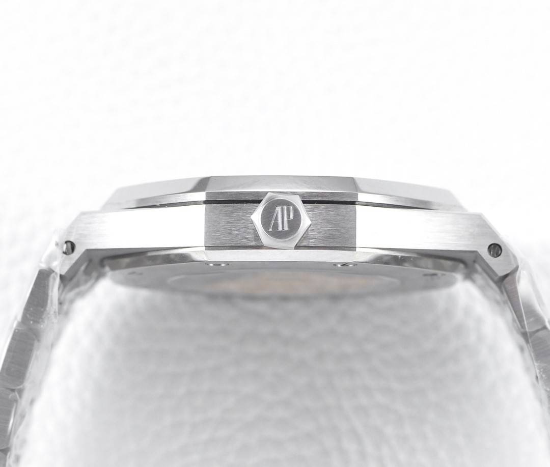 Audemars Piguet Royal Oak 15400 Series Men's Watch 41mm