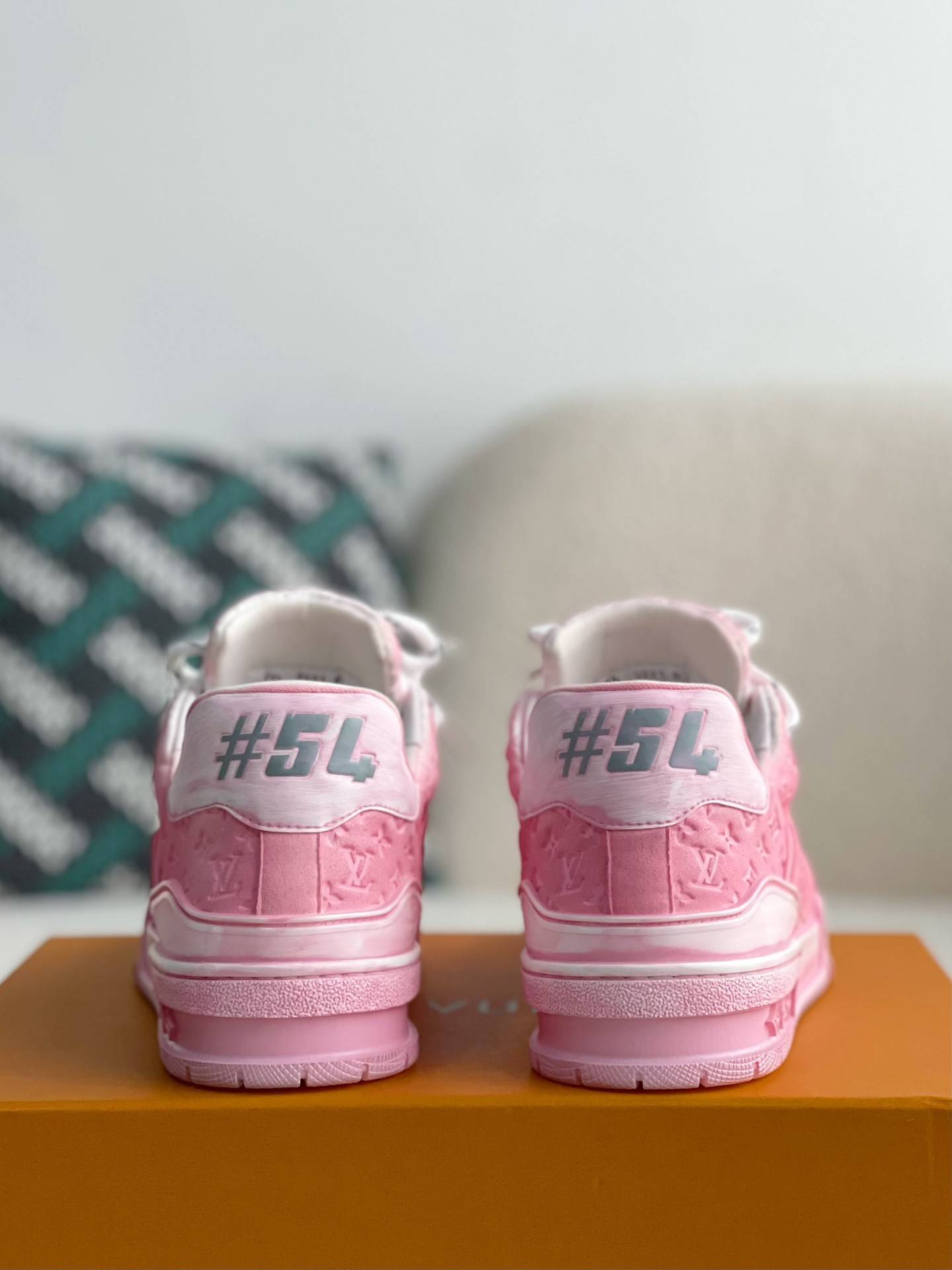 L*V TRAINER SNEAKERS