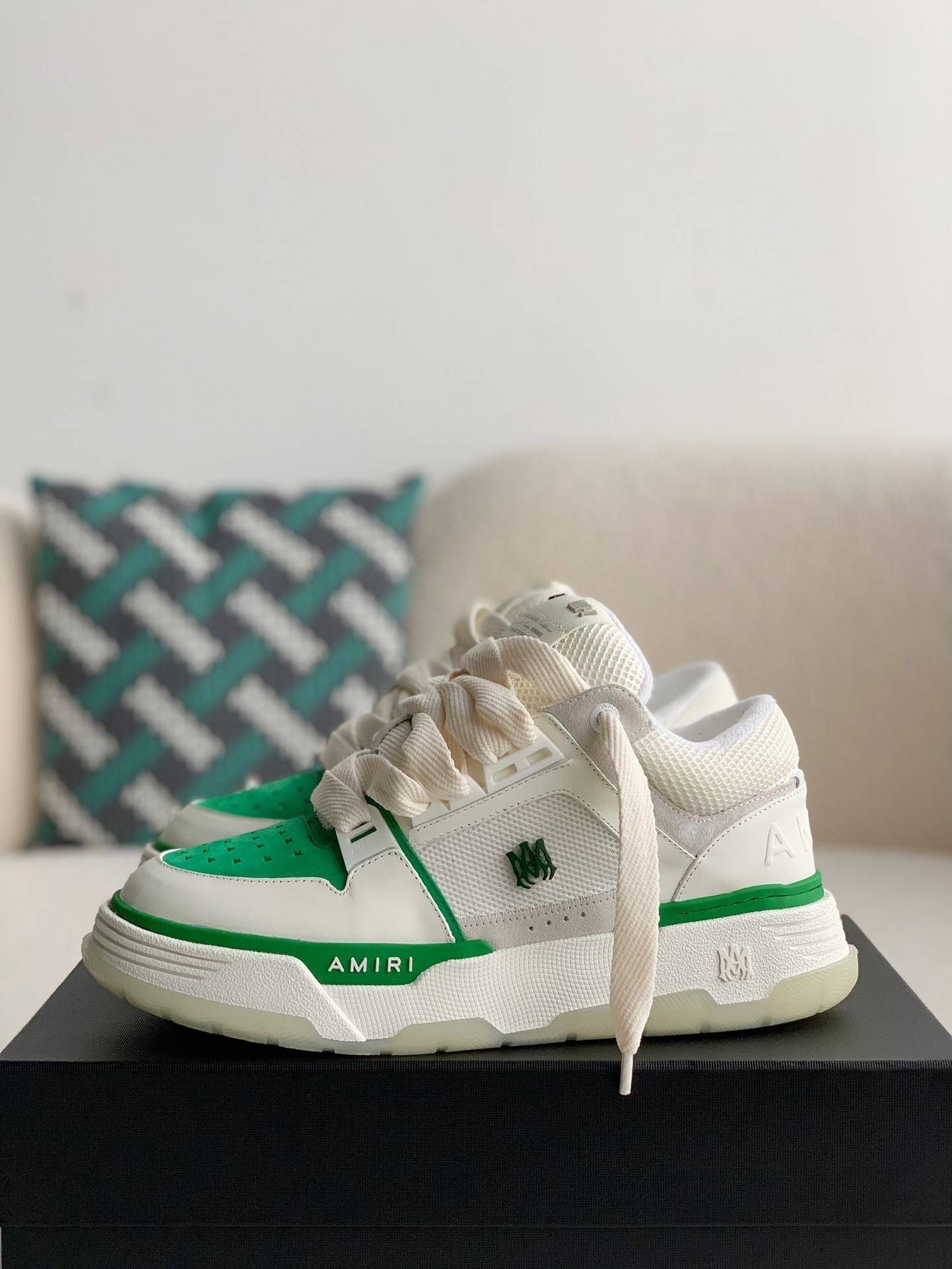 A*RI sneaker