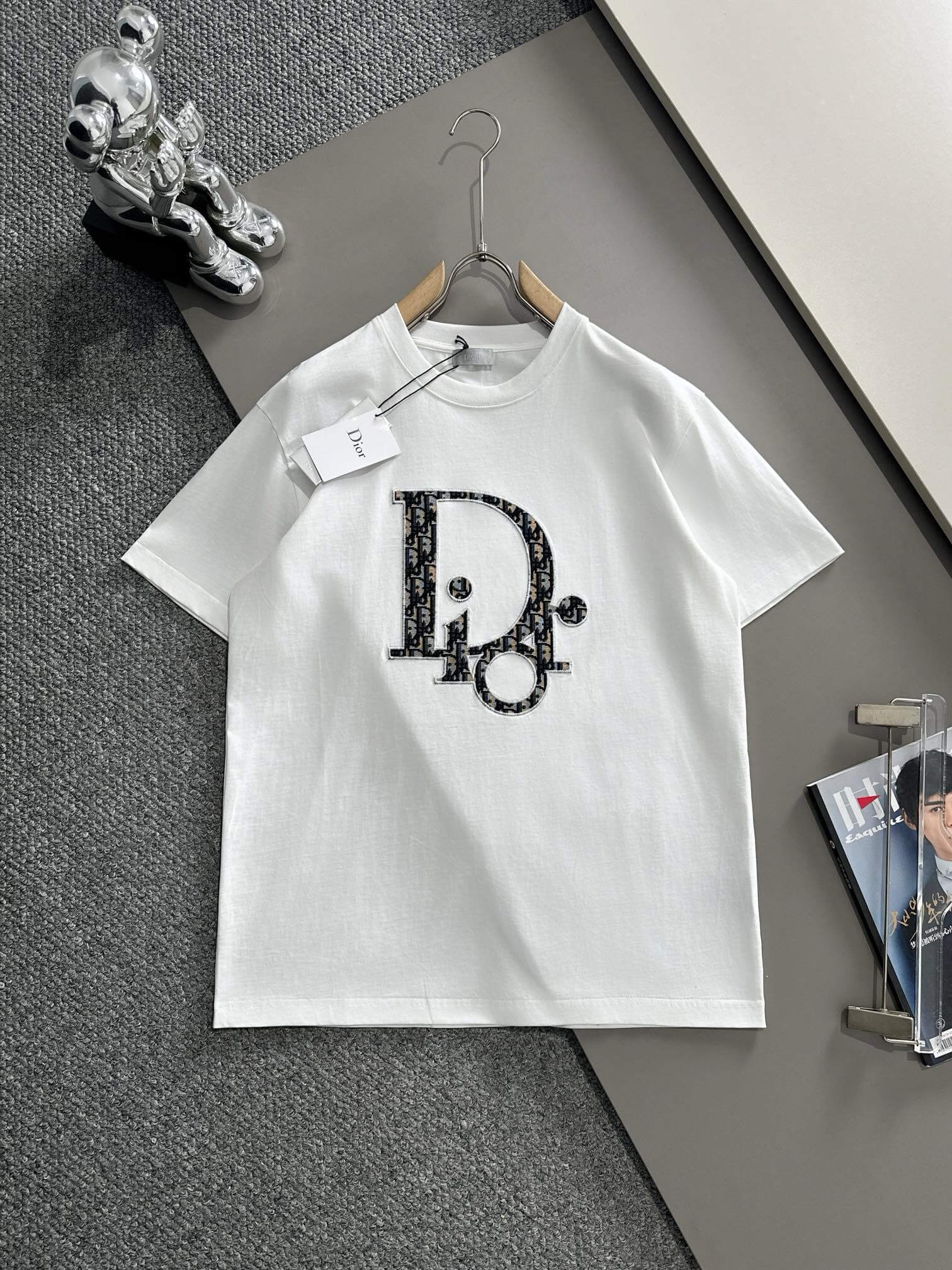 Classic Pattern Embroidery T Shirt