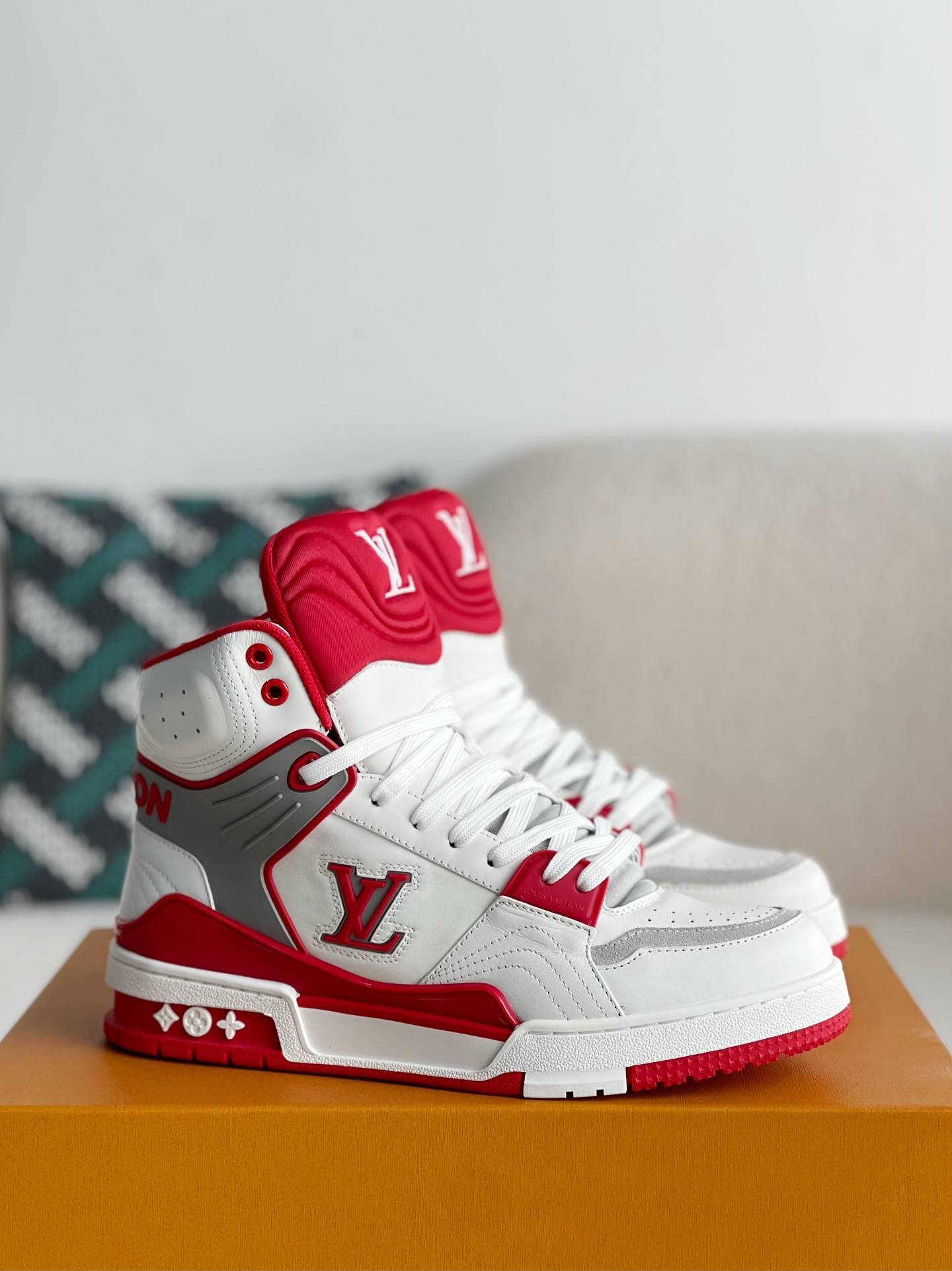 L*V TRAINER SNEAKERS