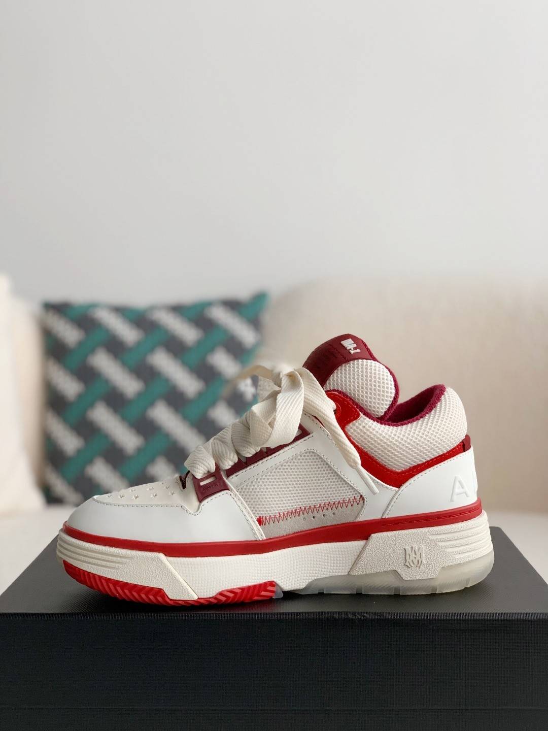 A*RI sneaker