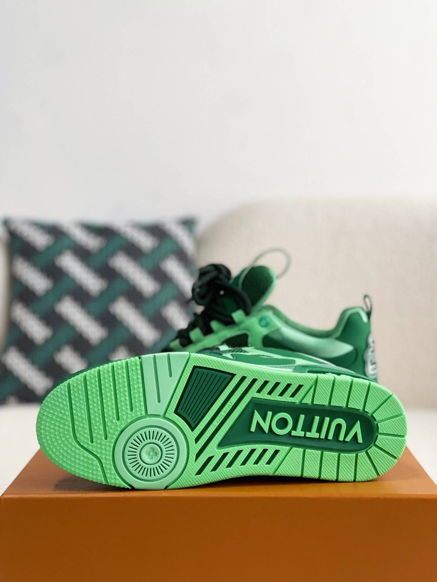 L*V RUNNER TATIC sneakers