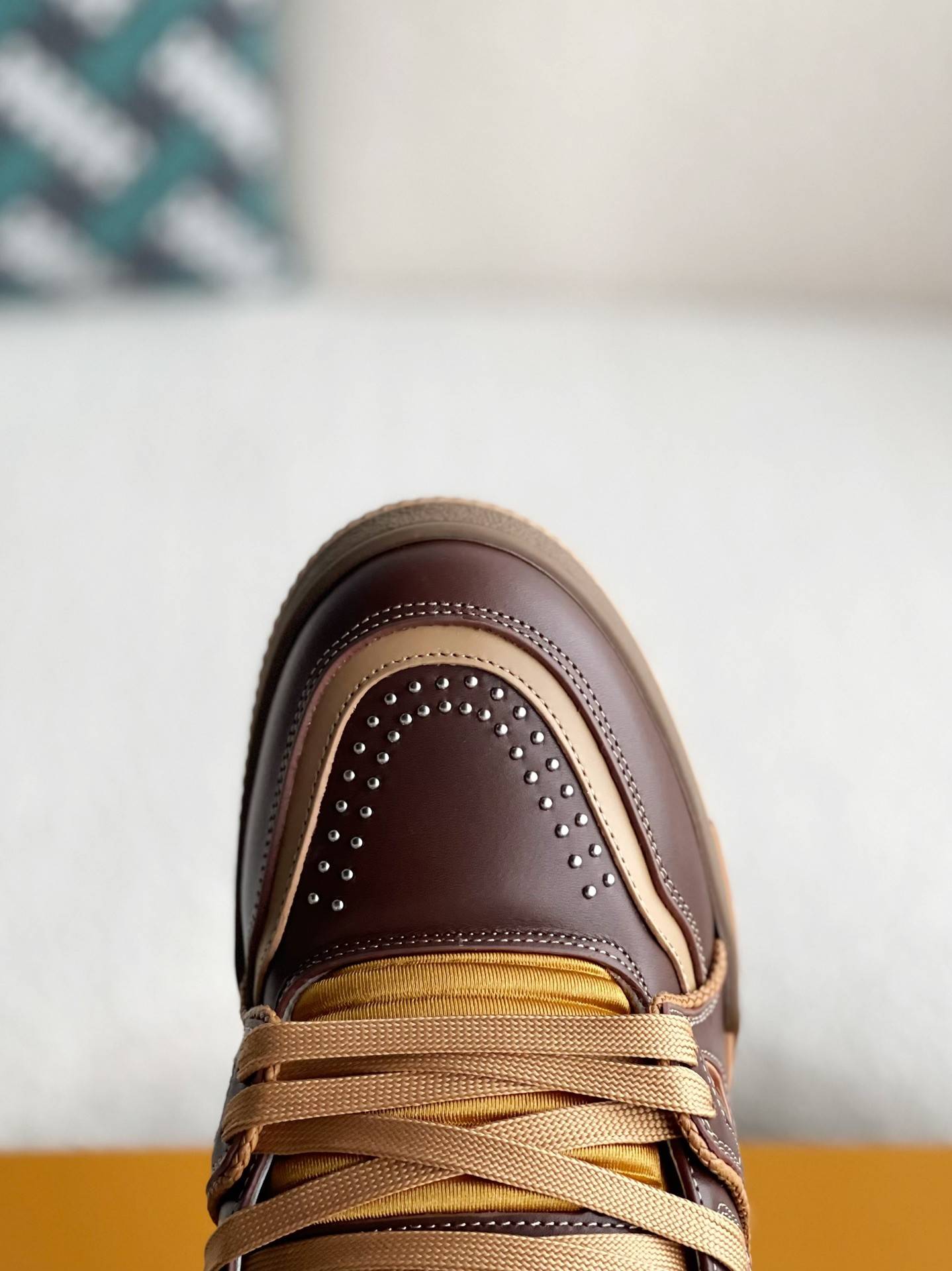 L*V TRAINER SNEAKERS