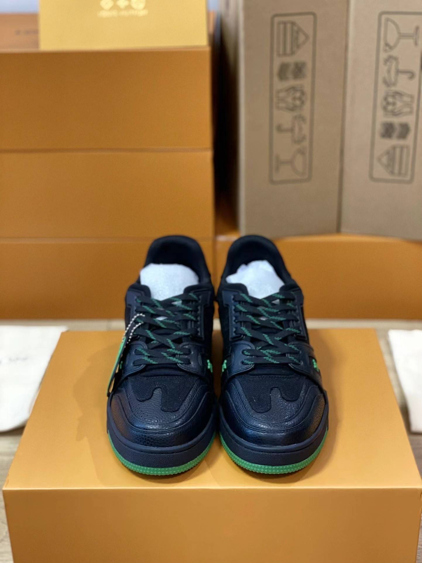 L*V TRAINER 1A9IQ5 Sneakers