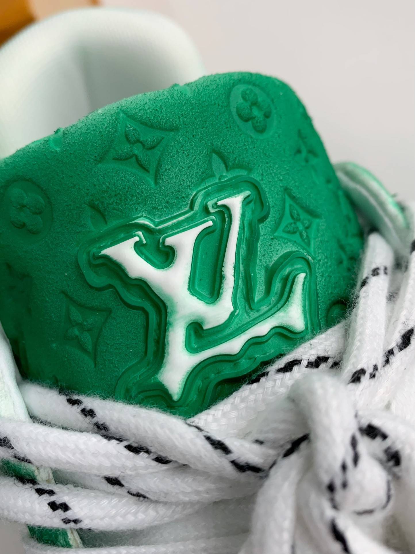 L*V TRAINER SNEAKERS