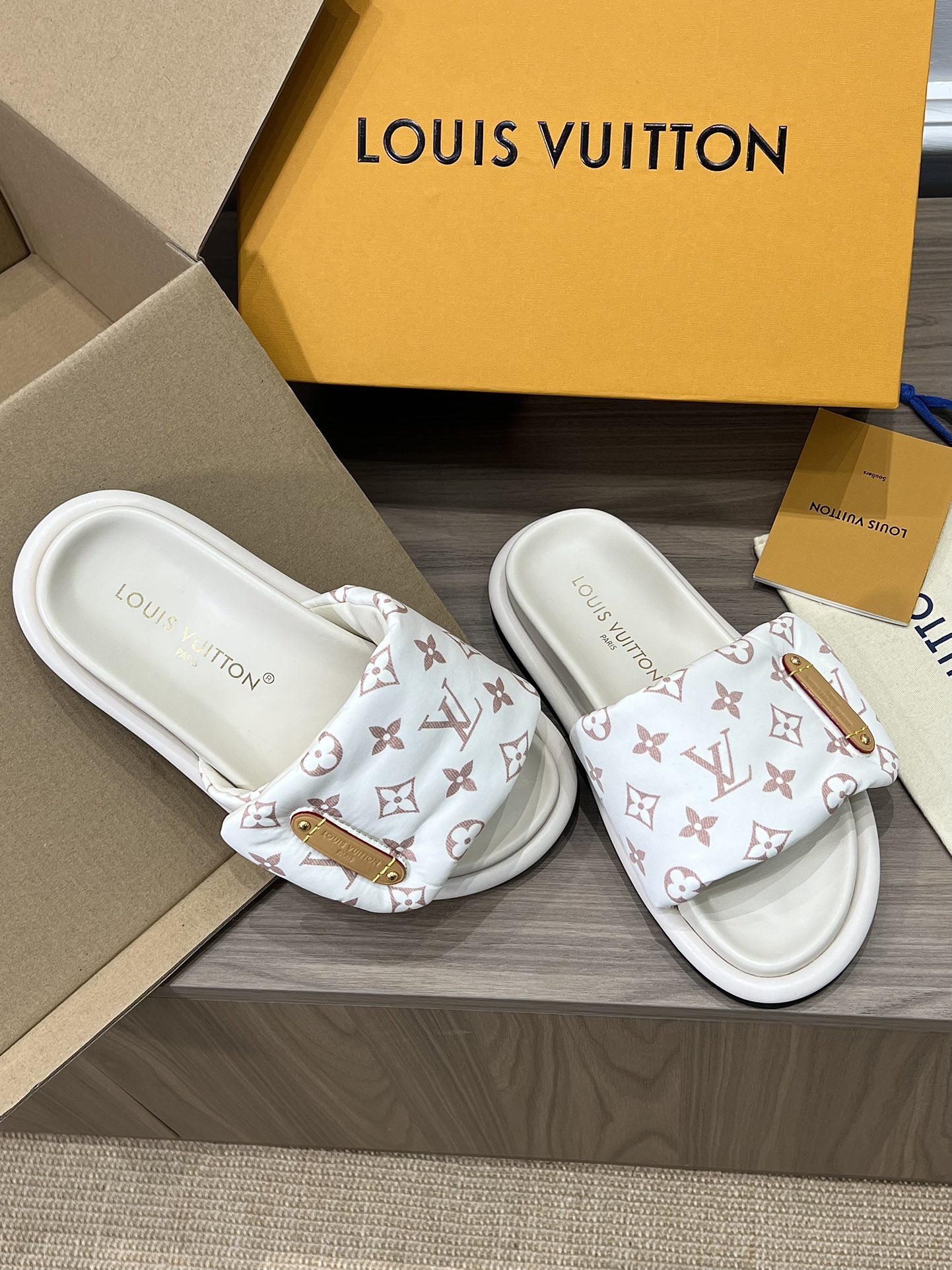 L*V Pool Pillow Flat Comfort