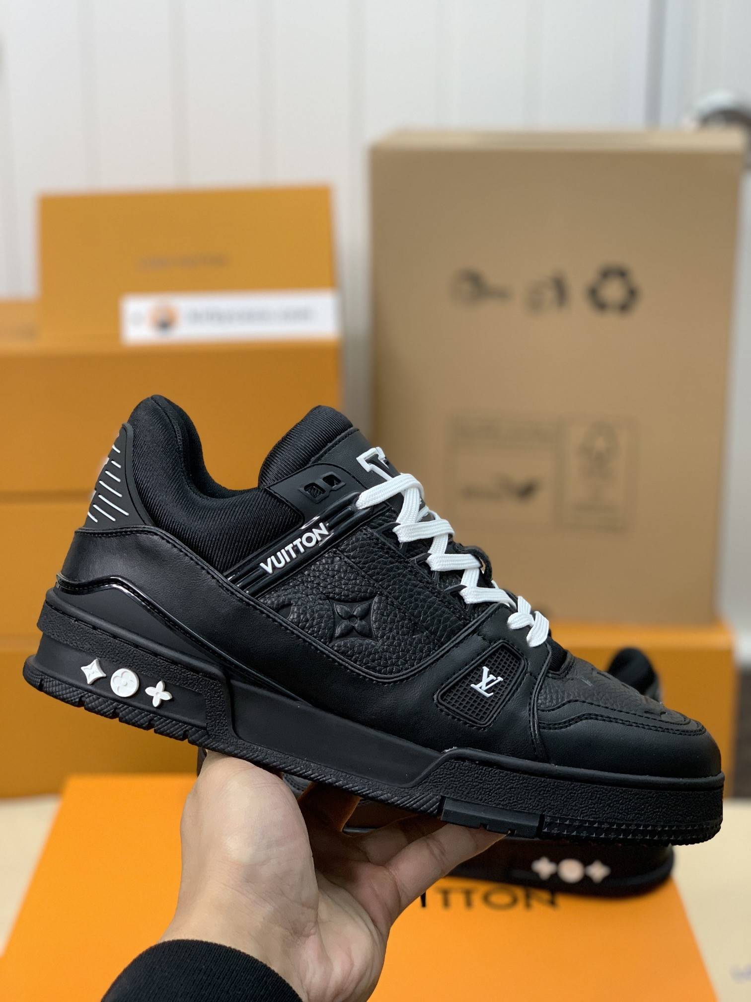 L*V TRAINER Sneakers