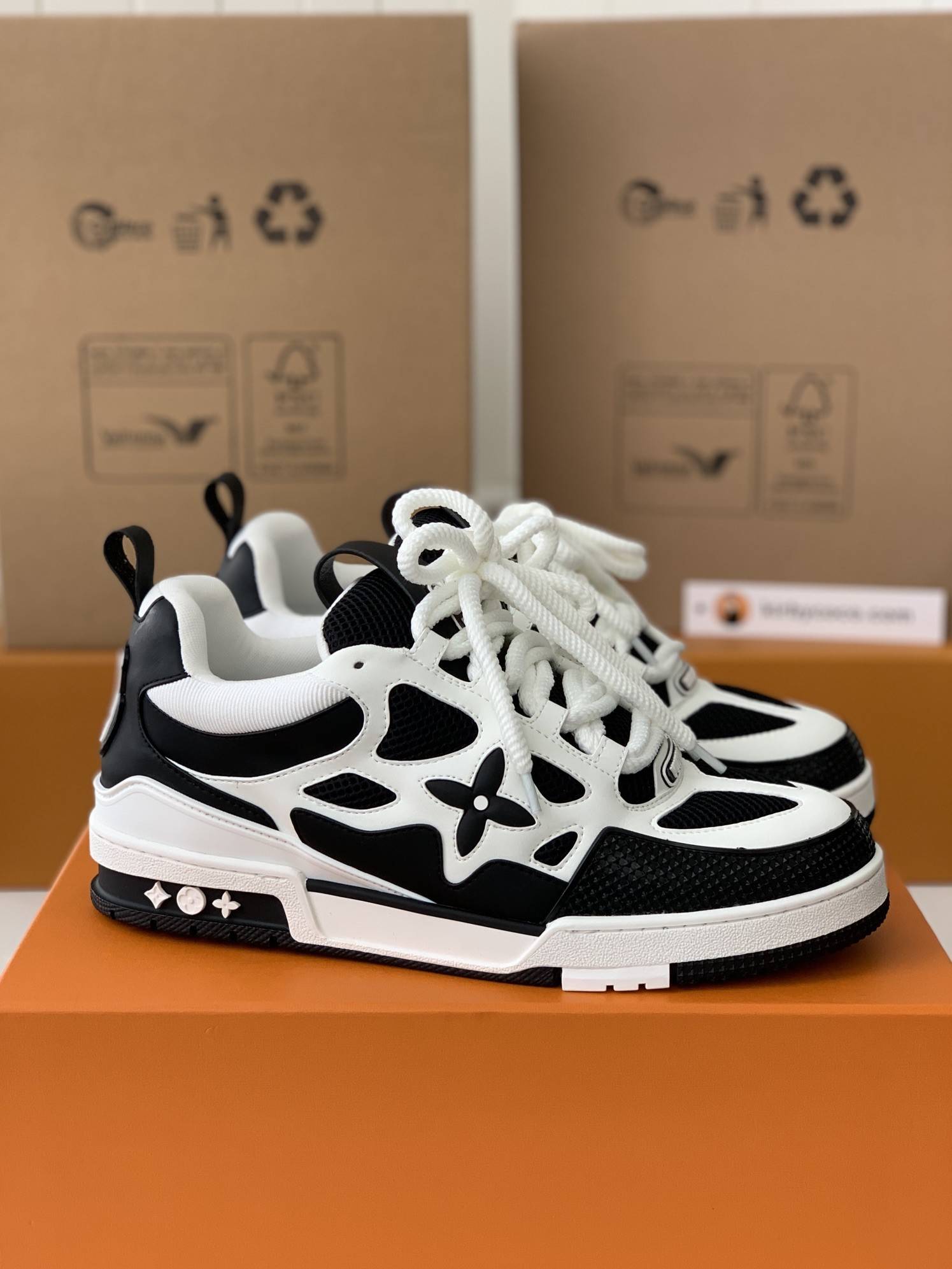 L*V  RUNNER TATIC  Sneakers