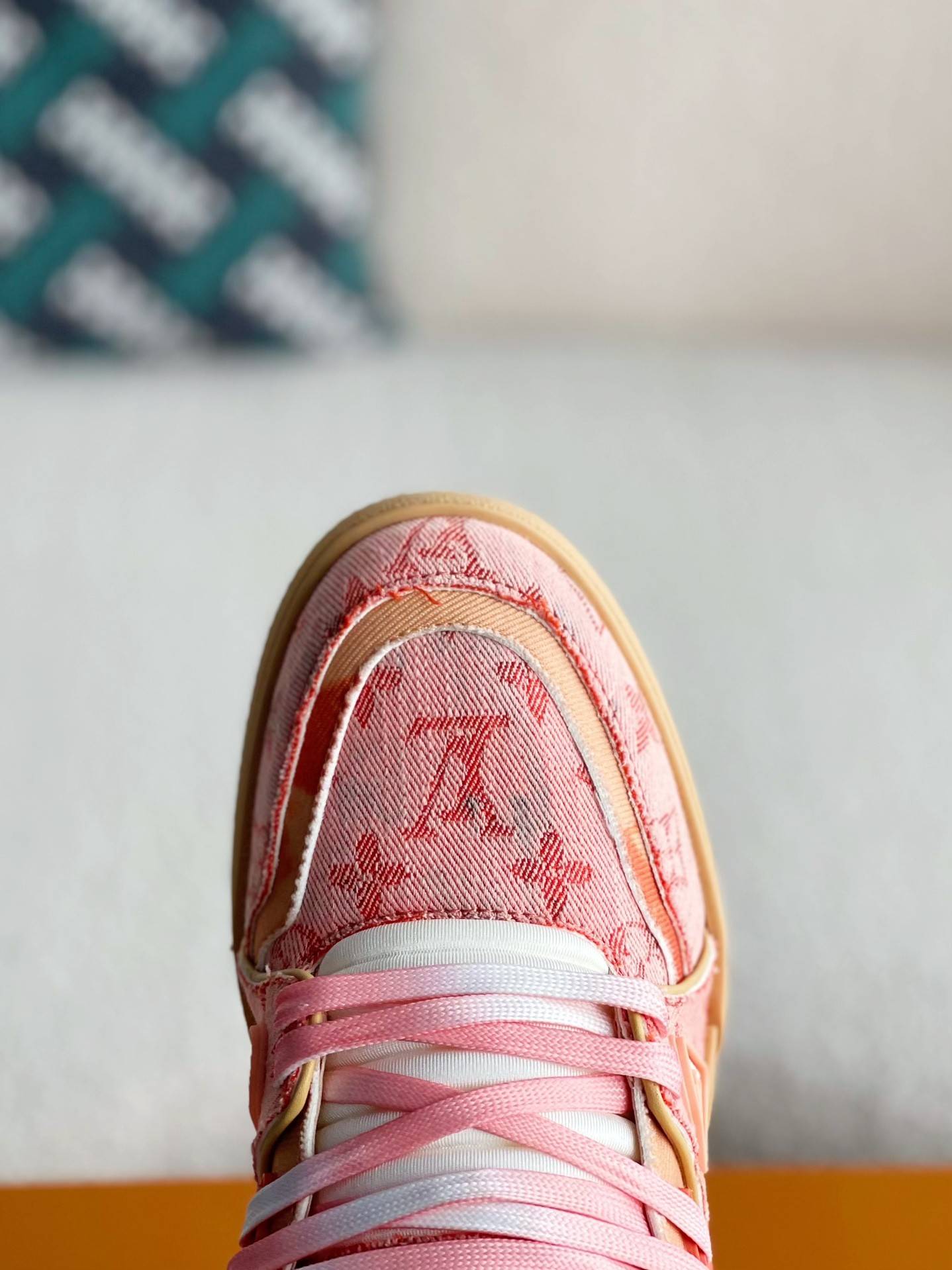 L*V TRAINER SNEAKERS